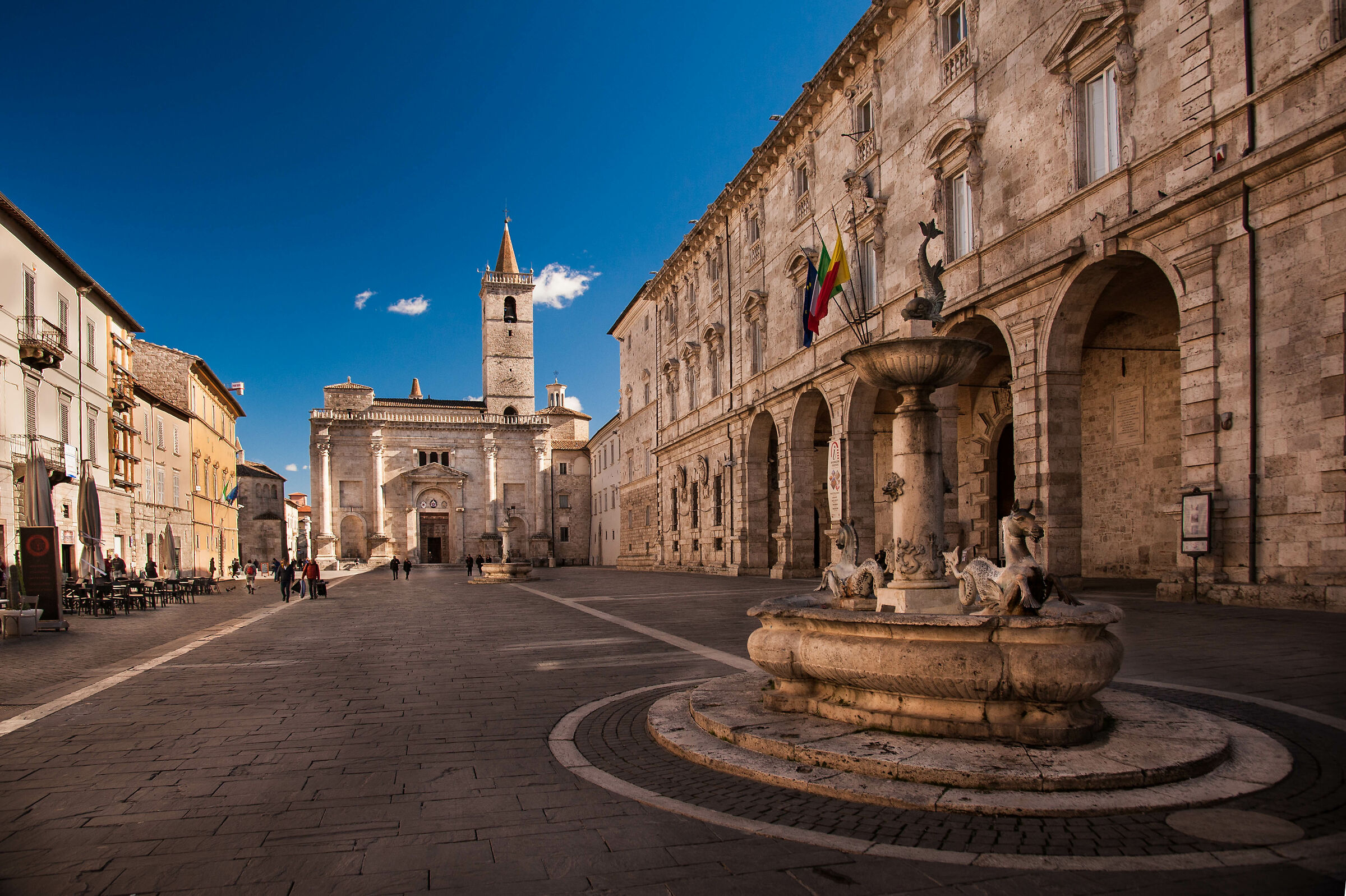 Piazza Arringo / A. Piceno