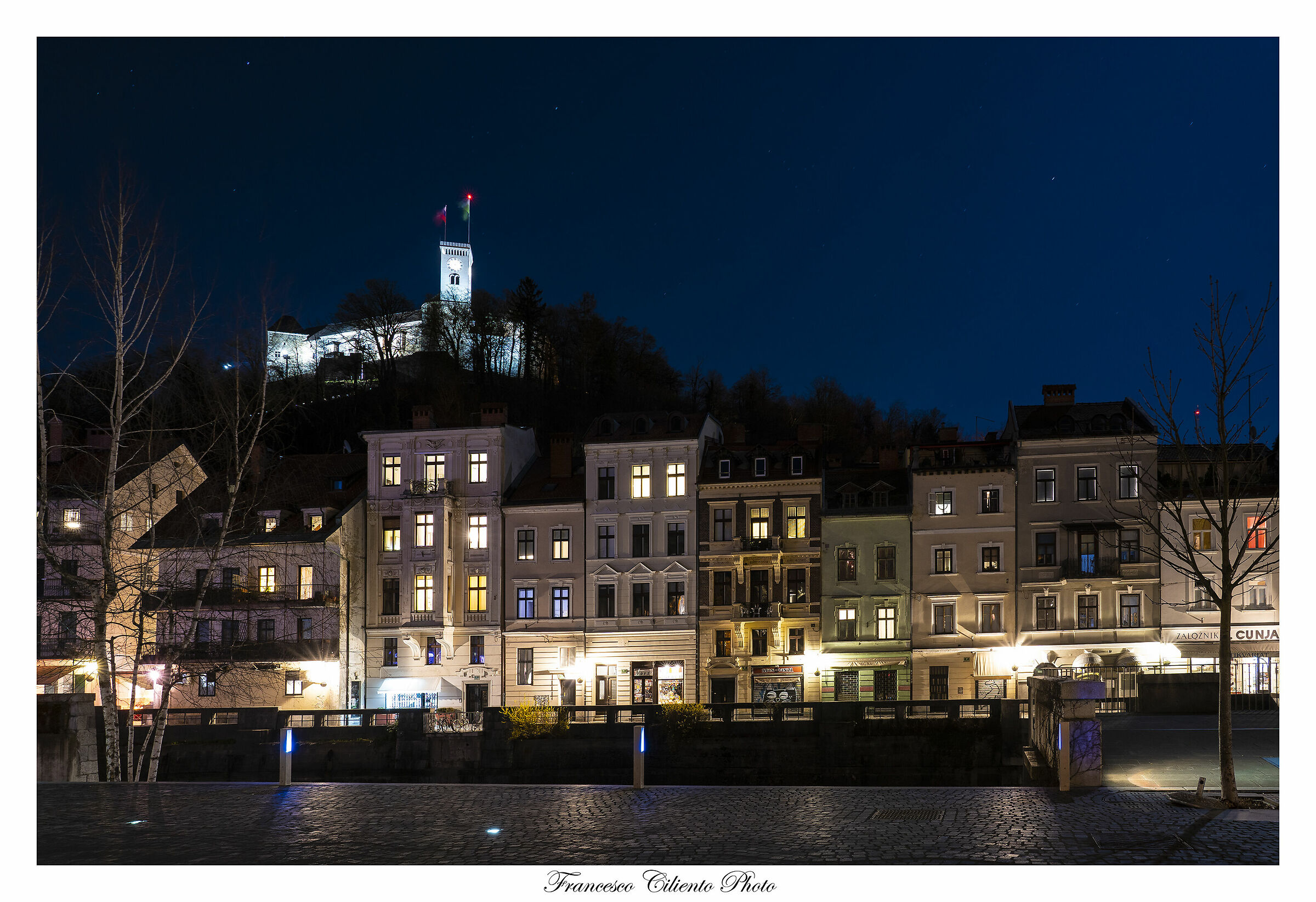 Lungo le sponde del fiume Ljubljanica, Lubiana.