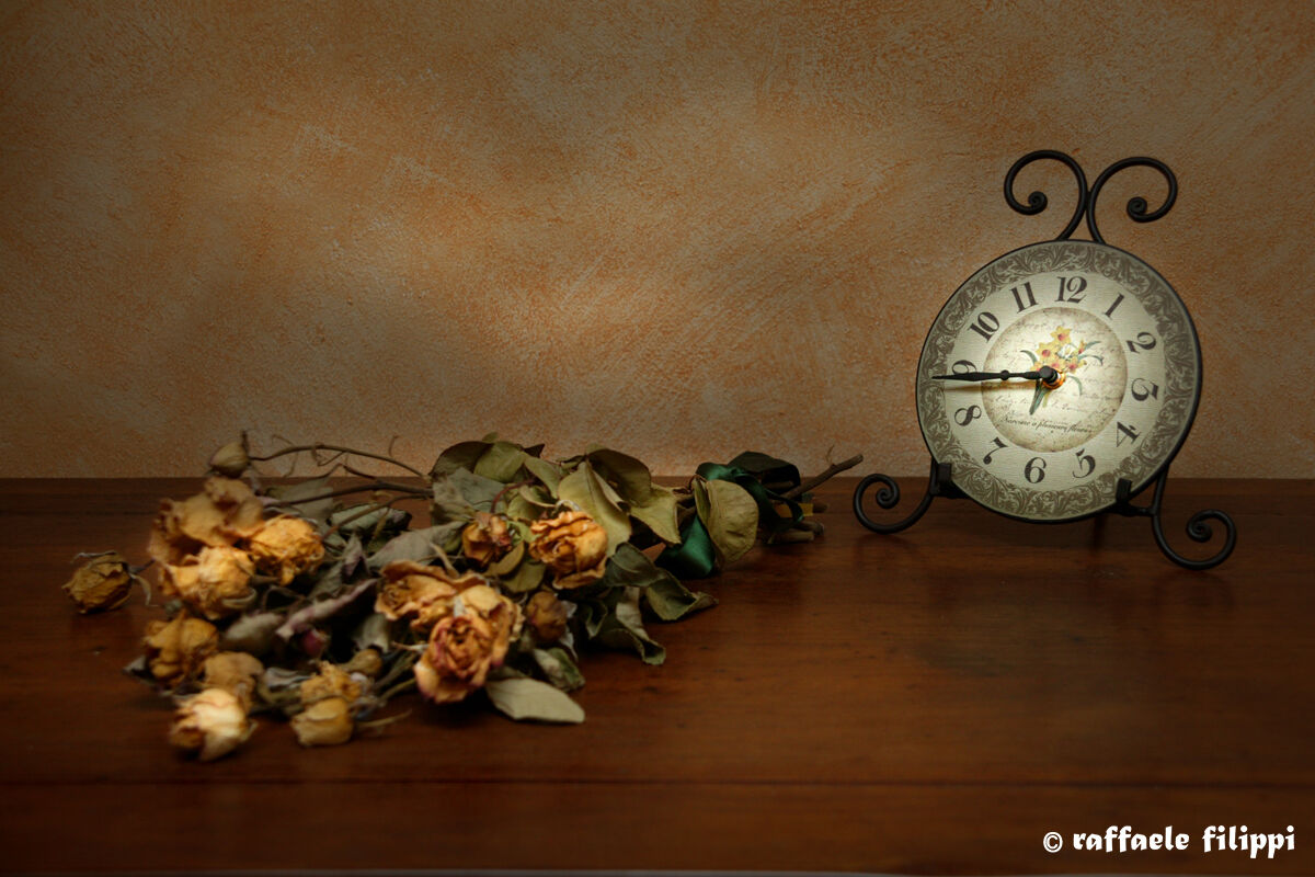 L'orologio ed il mazzo di rose
