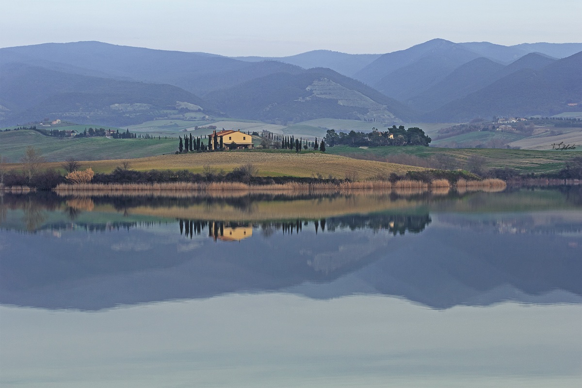 Lago di Santa Luce - riflessi e simmetrie 1