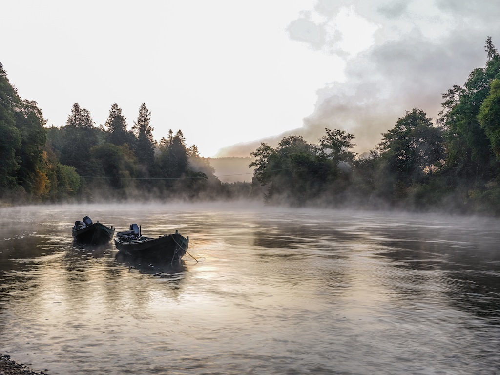 Ty fiume foschia del primo mattino