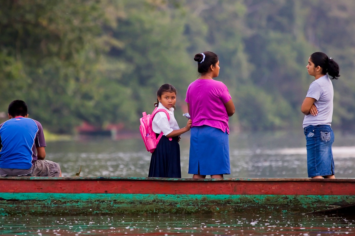 Scuolabus sul Rio Sabalo