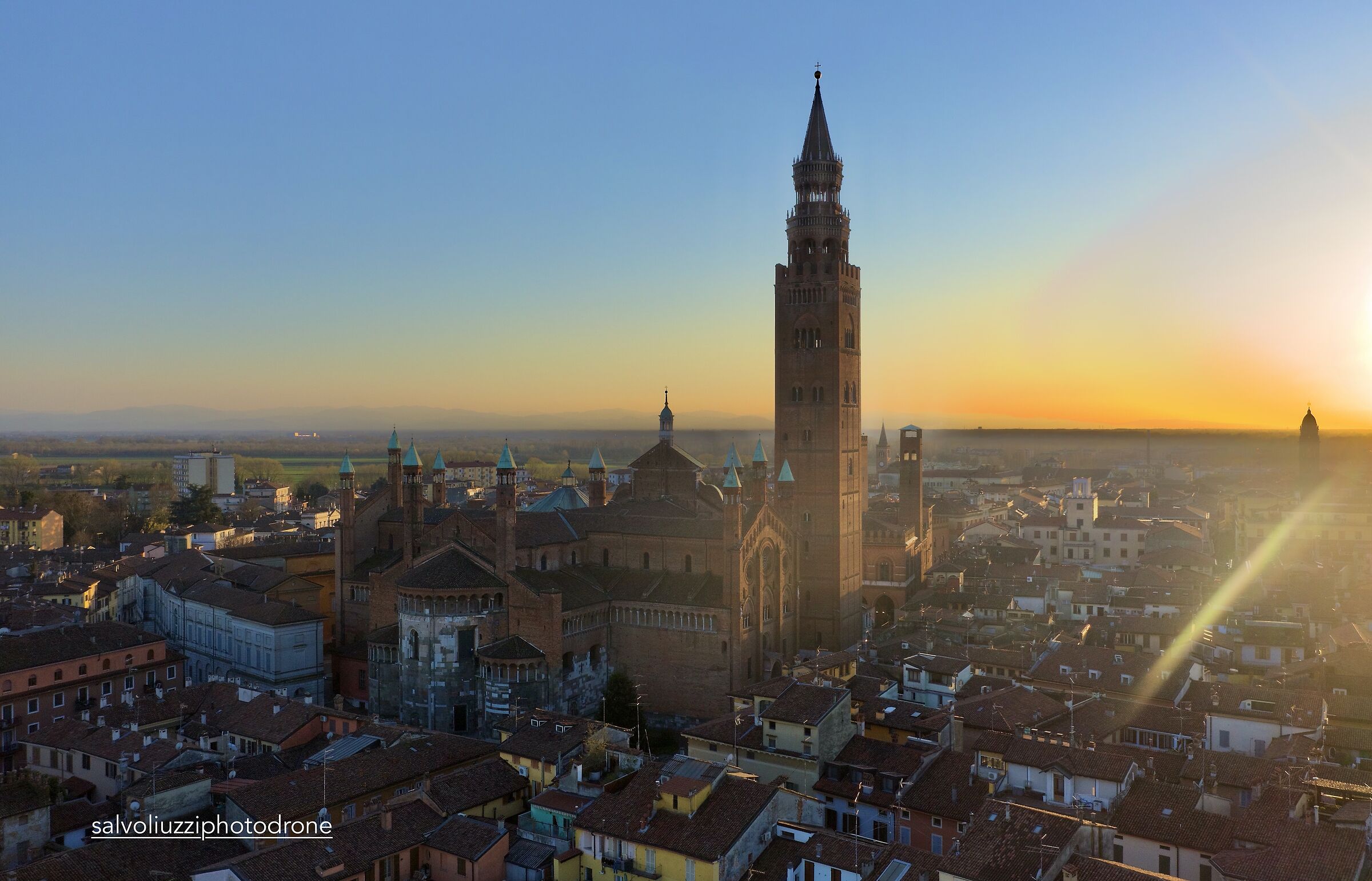 Sky Line Duomo Cremona al tramonto