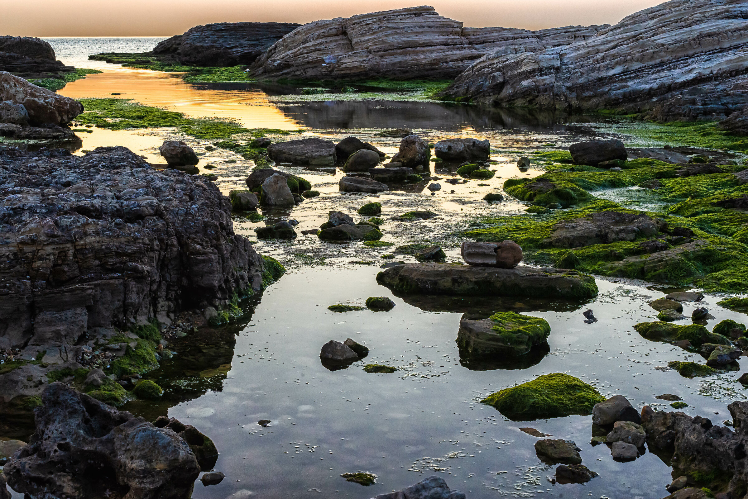 Tramonto a Al Raouche Rocks