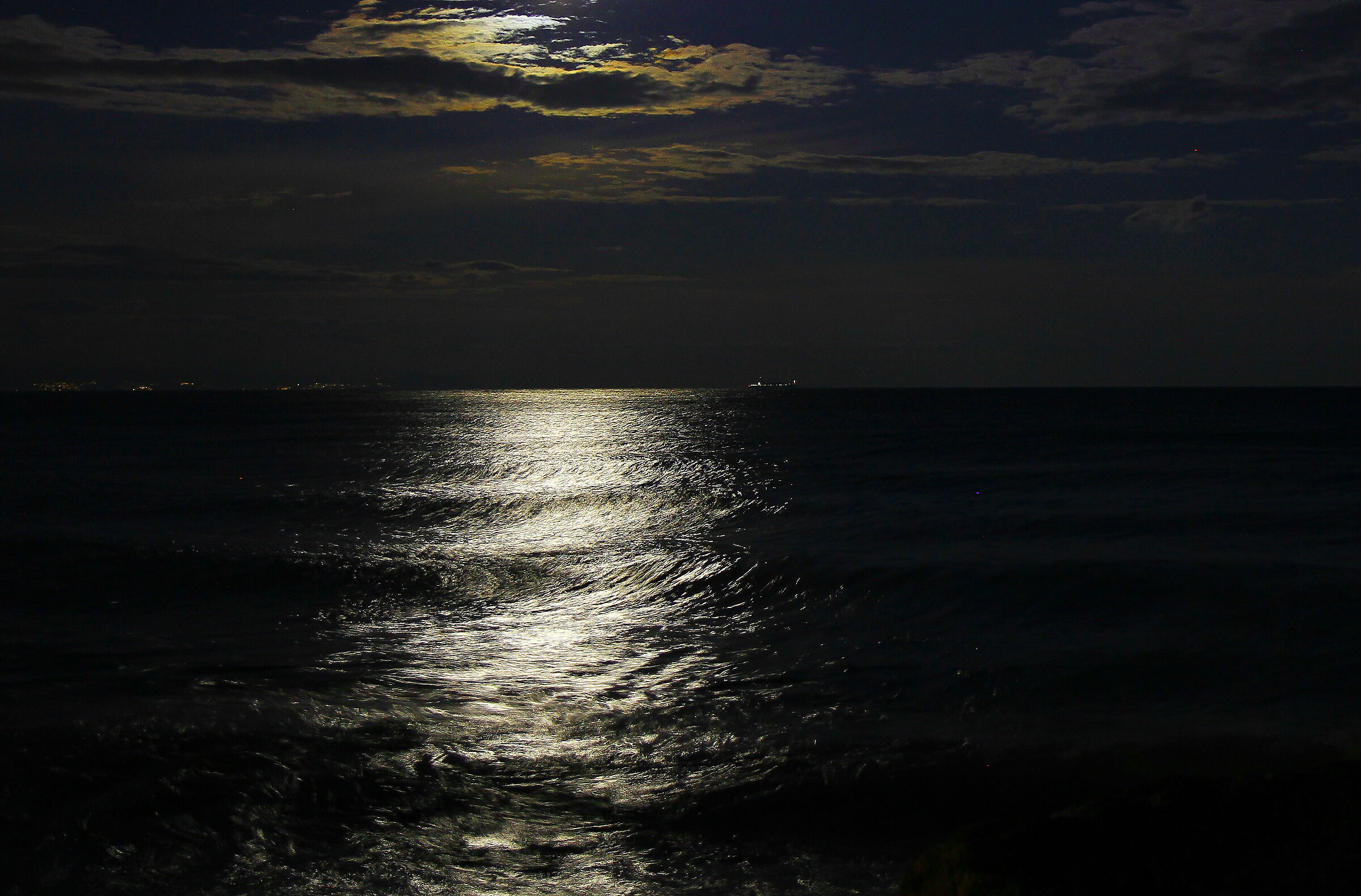Luna e mare...senza luna
