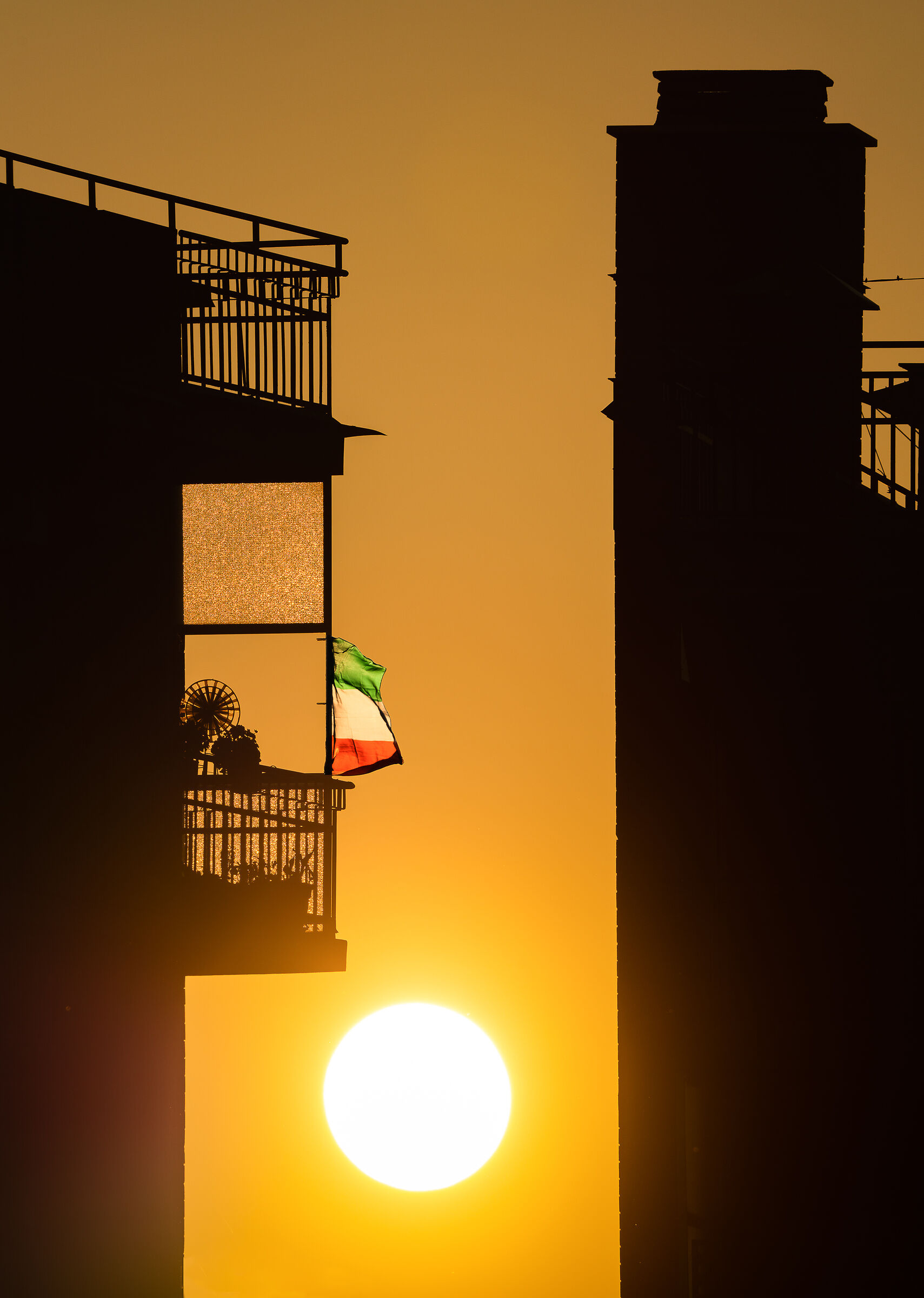 Come on Italians, if we're united... We're going to make it....