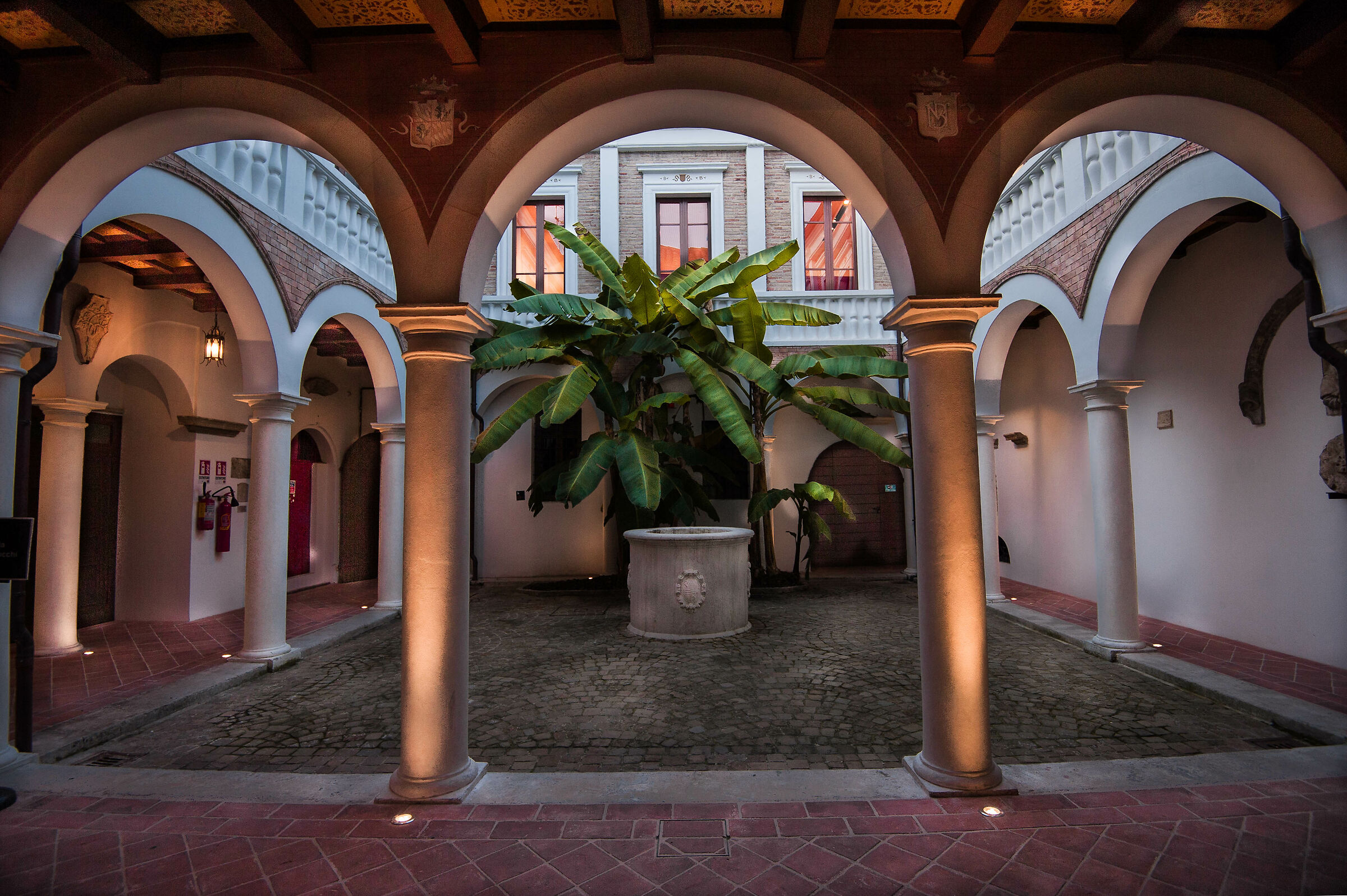 Chiostro di Palazzo Baviera / Senigallia