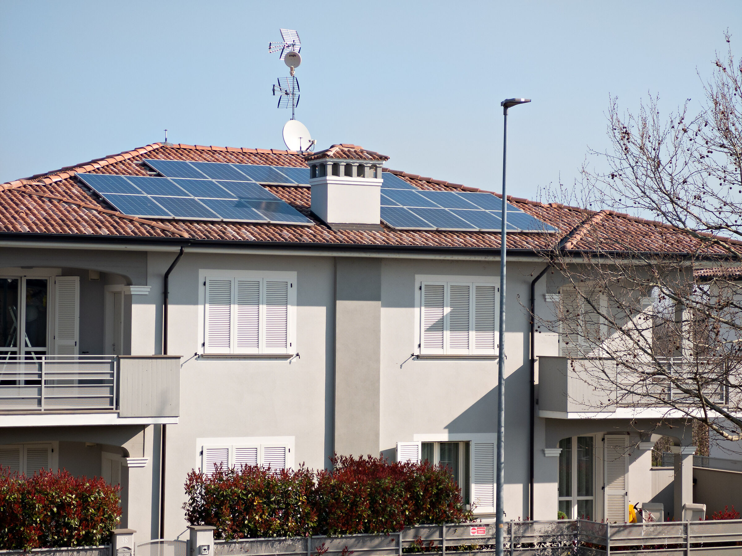 Sample Camera 3.7x (90mm), distant subject