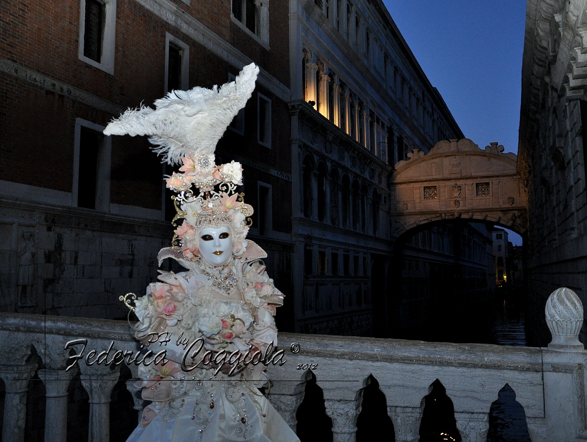 Maschera sul Ponte dei Sospiri