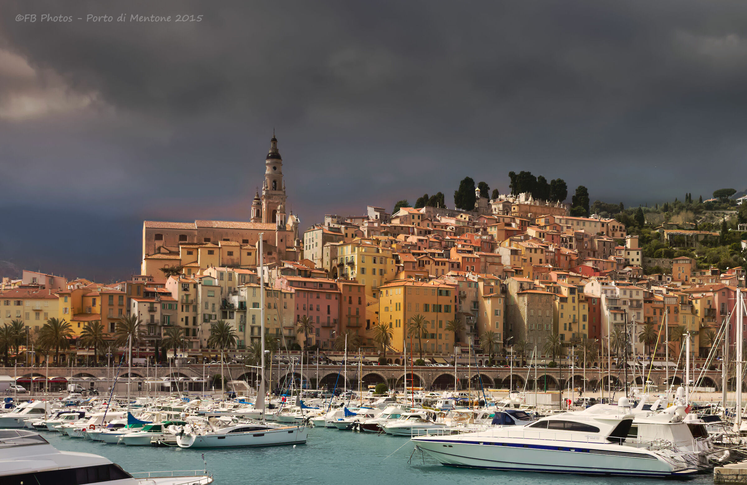 The colours of the port of Menton