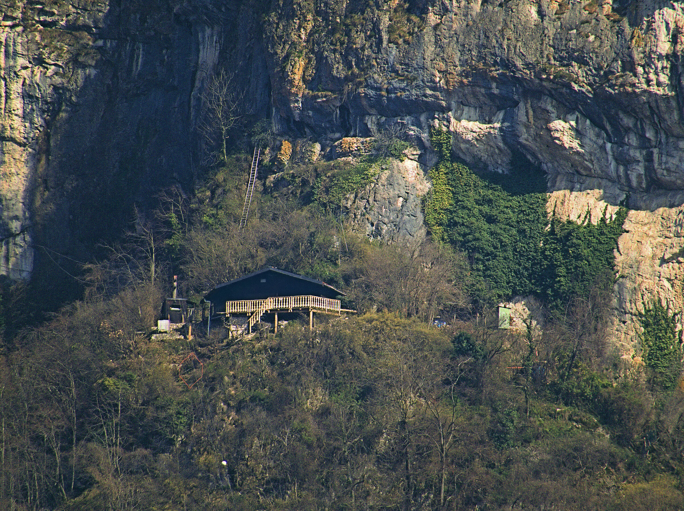 Rifugio CAI Monte Fenera presso le Grotte Principali