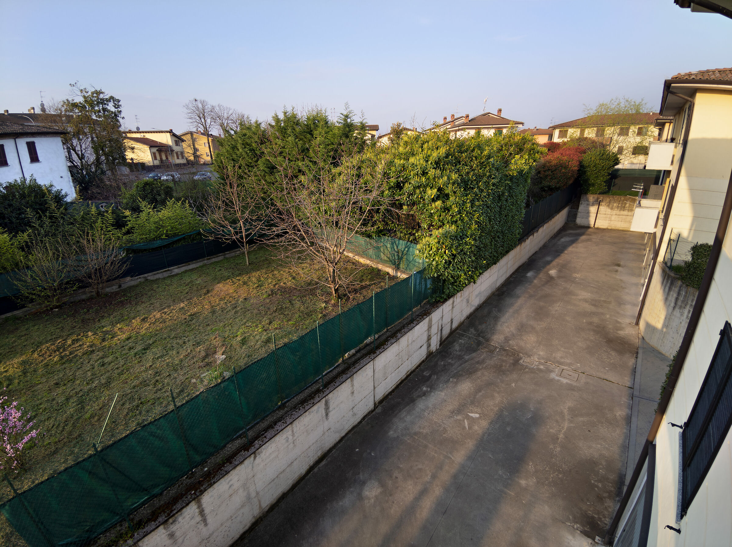 Sample camera 0.6X (13mm), distant subject