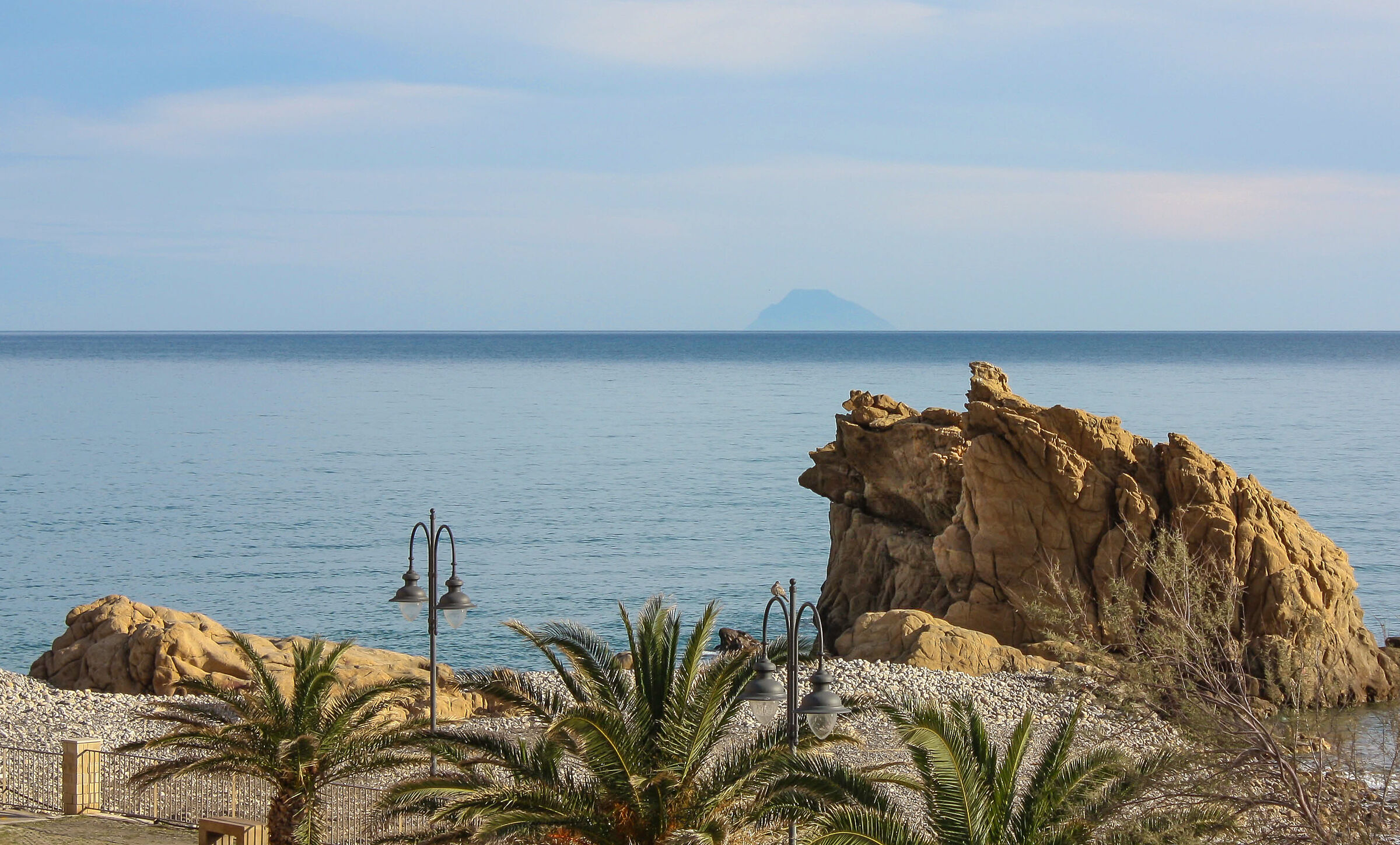 L'isola che non c'è, Castel di Tusa