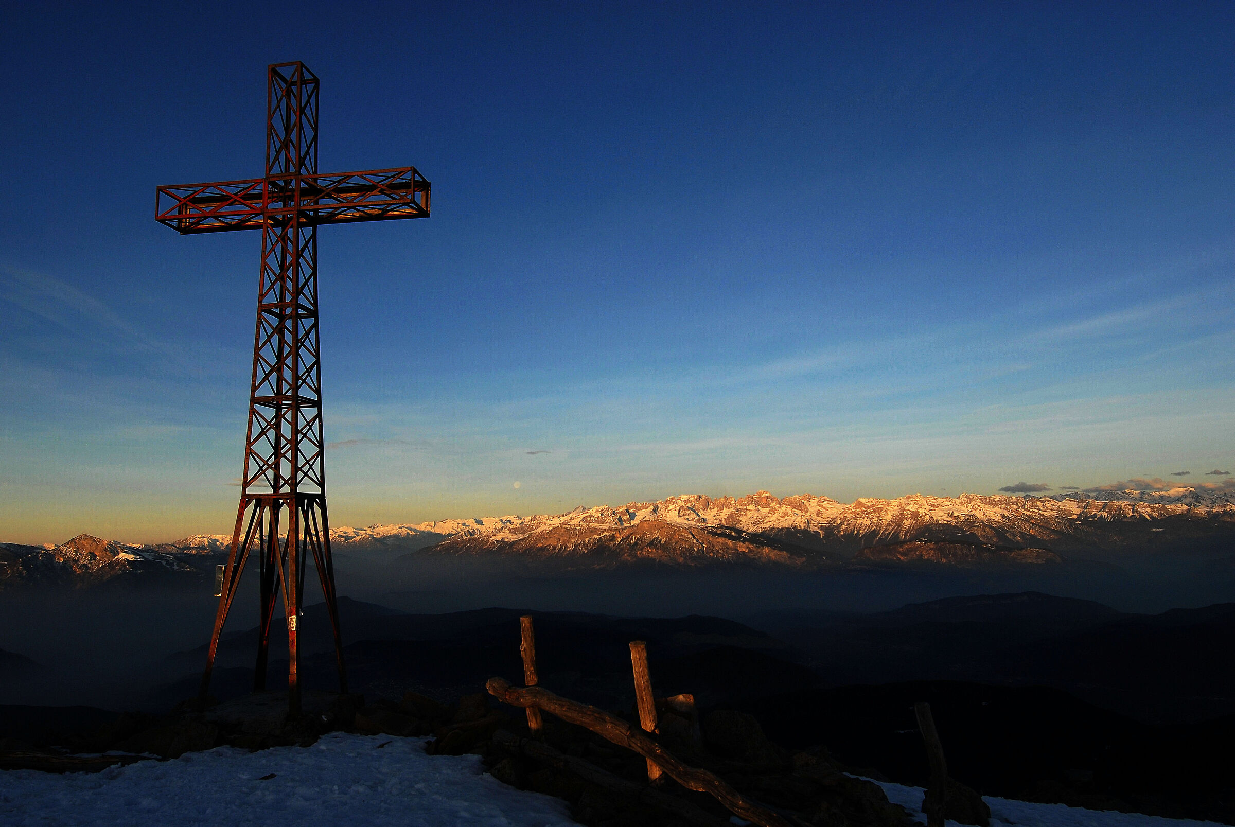 Alba sulle dolomiti del Brenta da cima Costalta