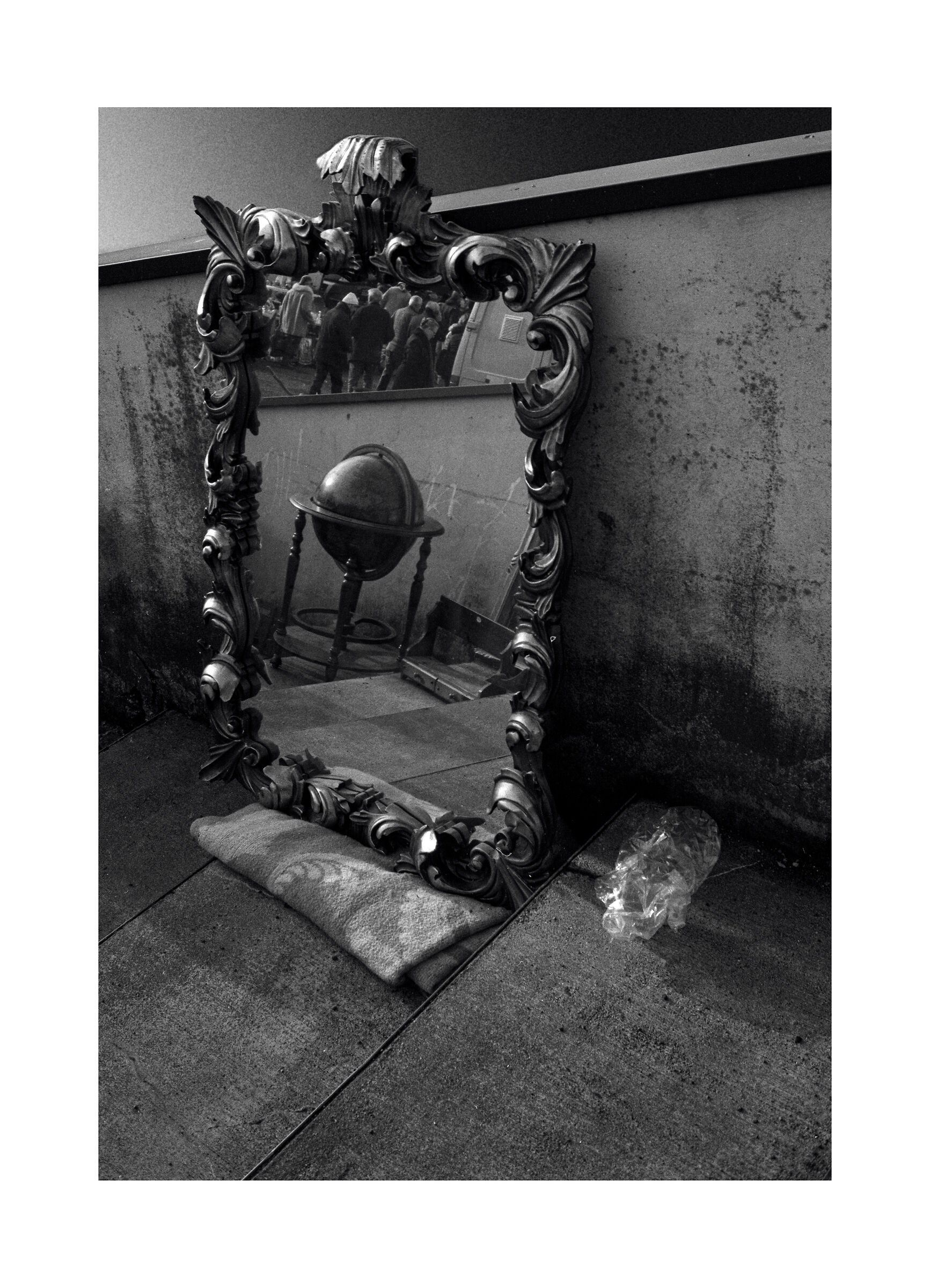 Al di là dello specchio