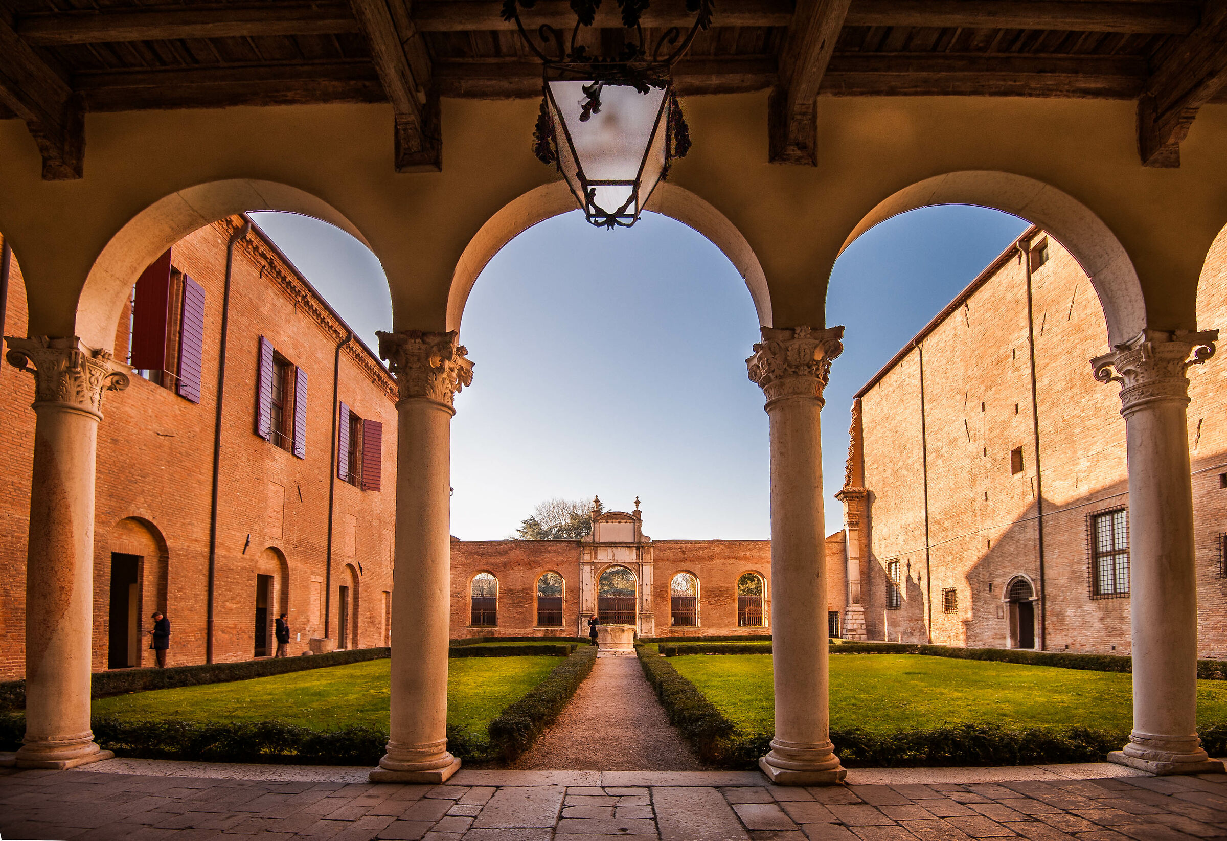 Palace of Diamonds - Inner Courtyard / Ferrara