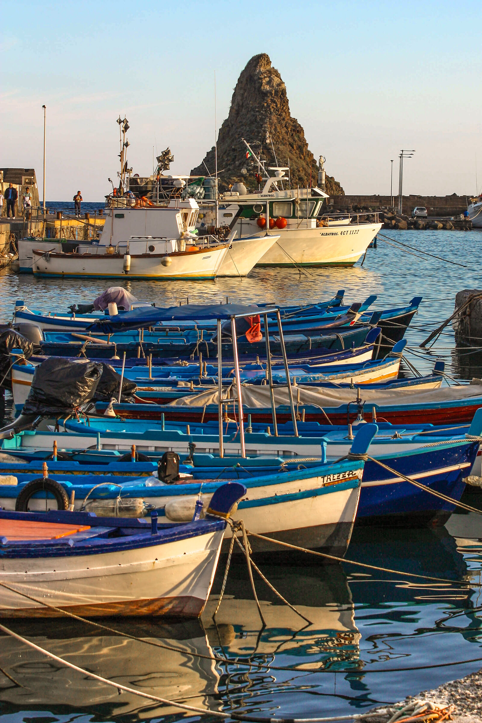 Un faraglione, Aci Trezza