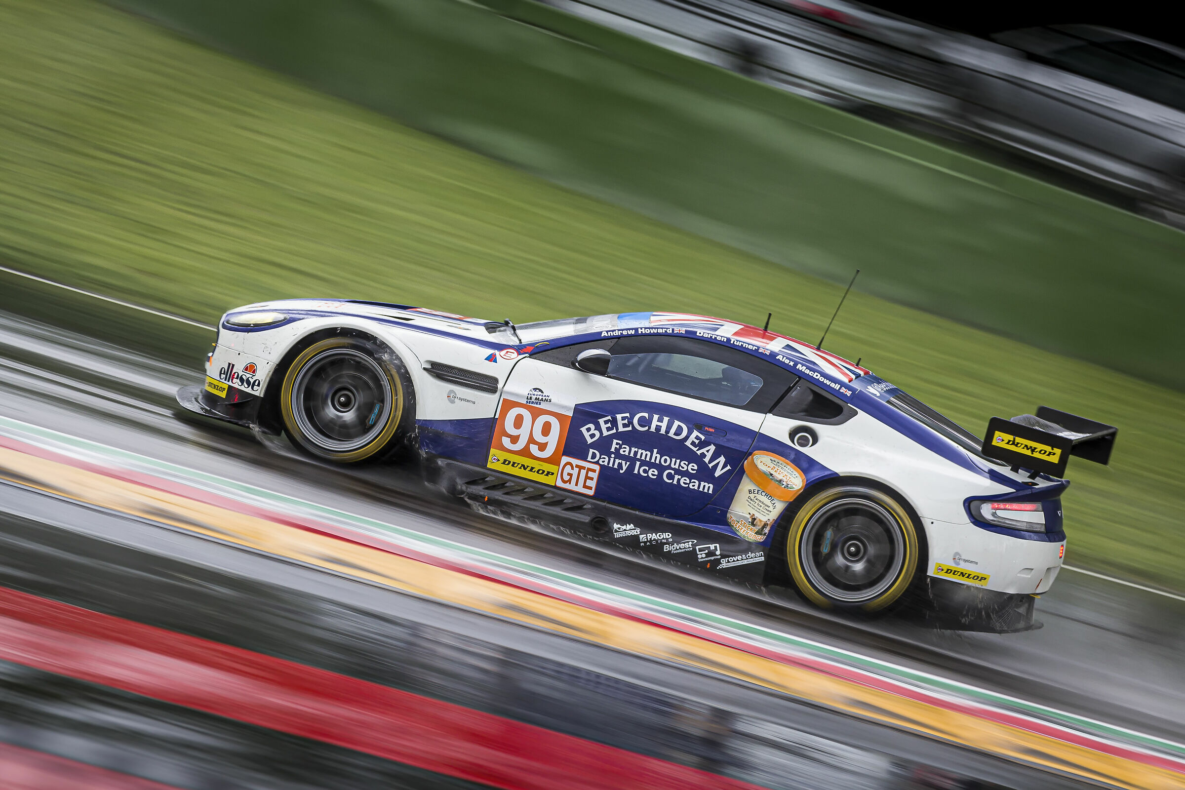 Aston Martin V8 Vantage LM GTE