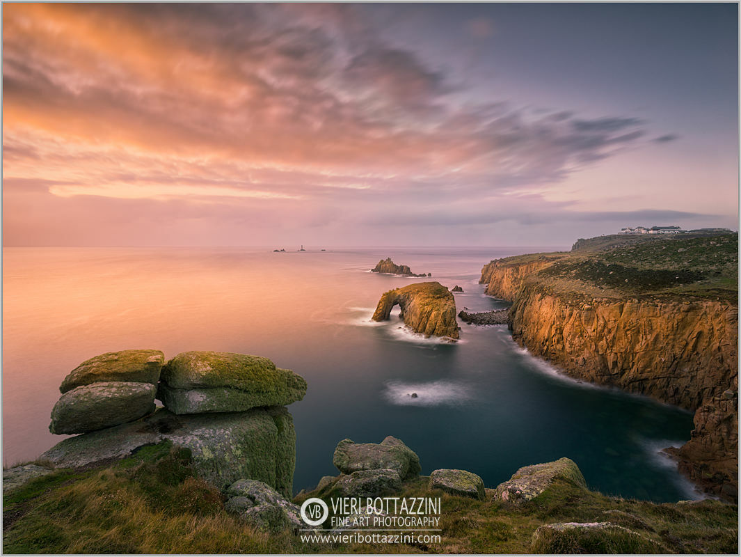 Enys Dodnan Arch al tramonto