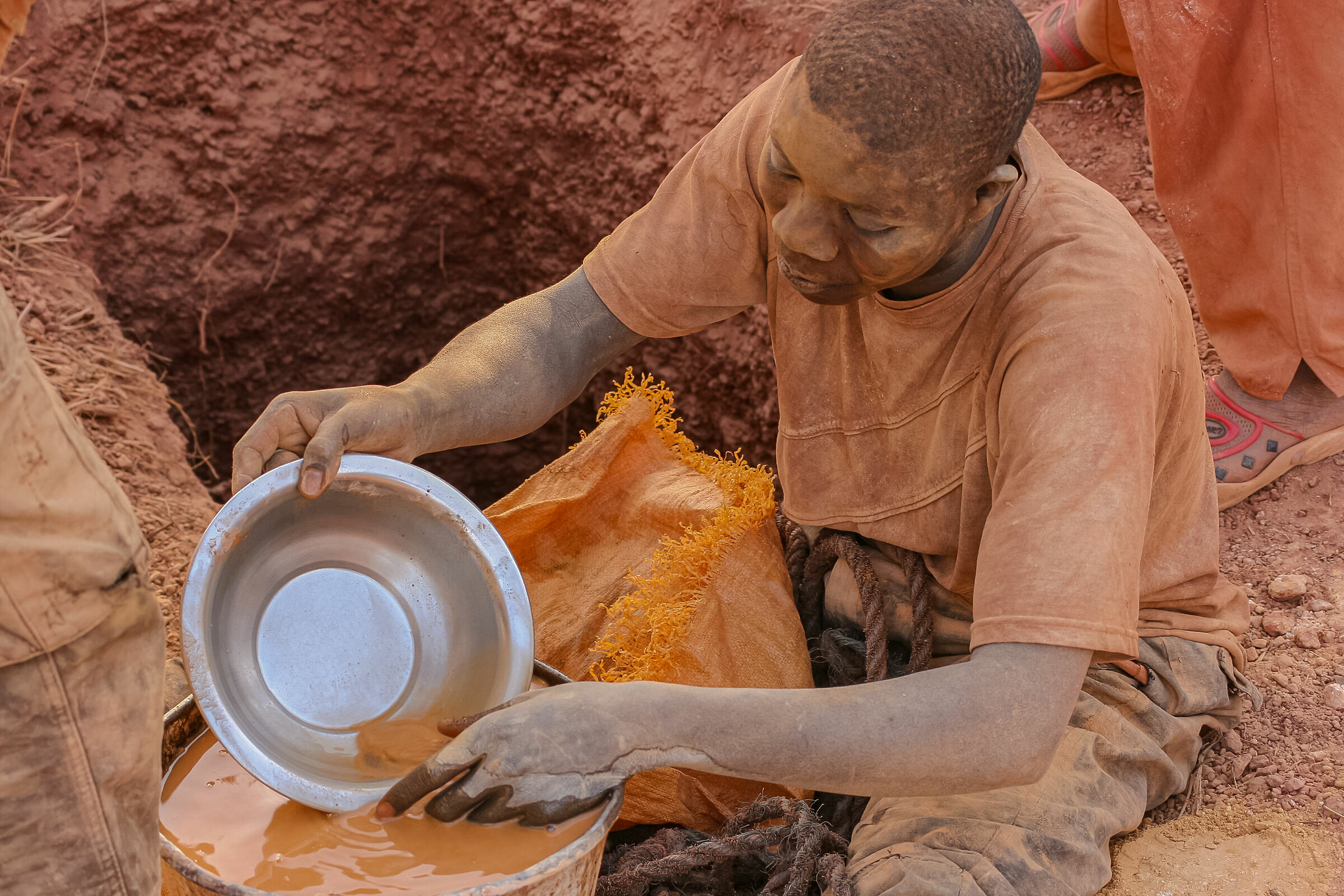 Burkina Faso.Cercatore D'oro.