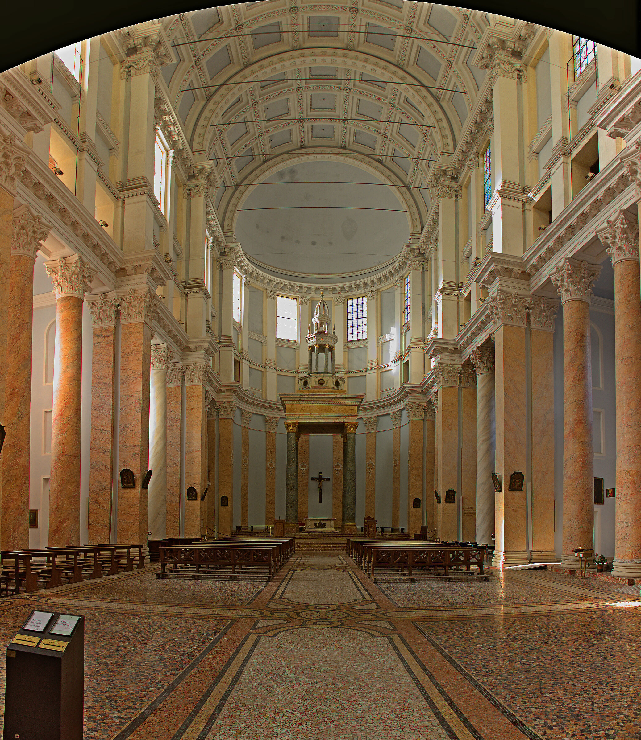 Interior of the Shrine of the Holy Crucifix of Boca 2018