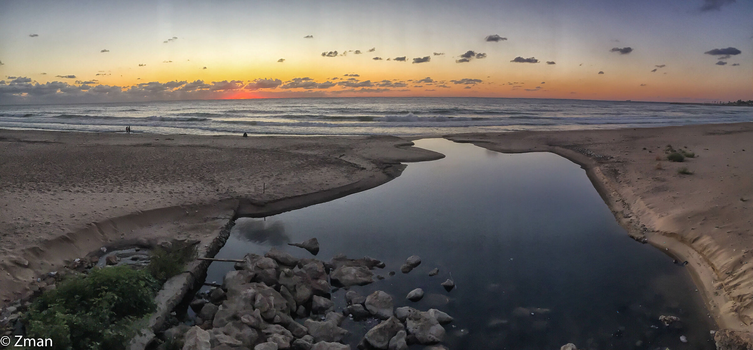 s--- Stream at White Sands Beach