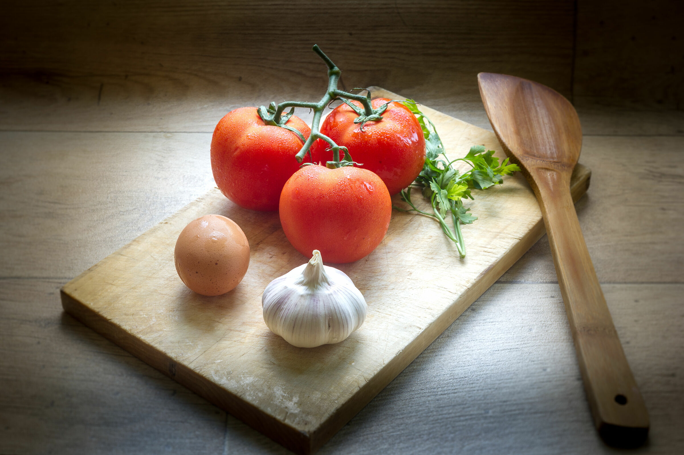 vegetables and an egg on a wooden plank