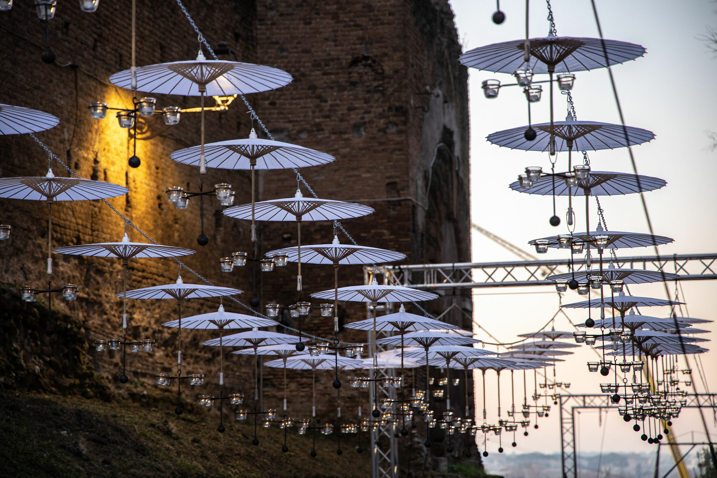 Lampade in fila - Roma