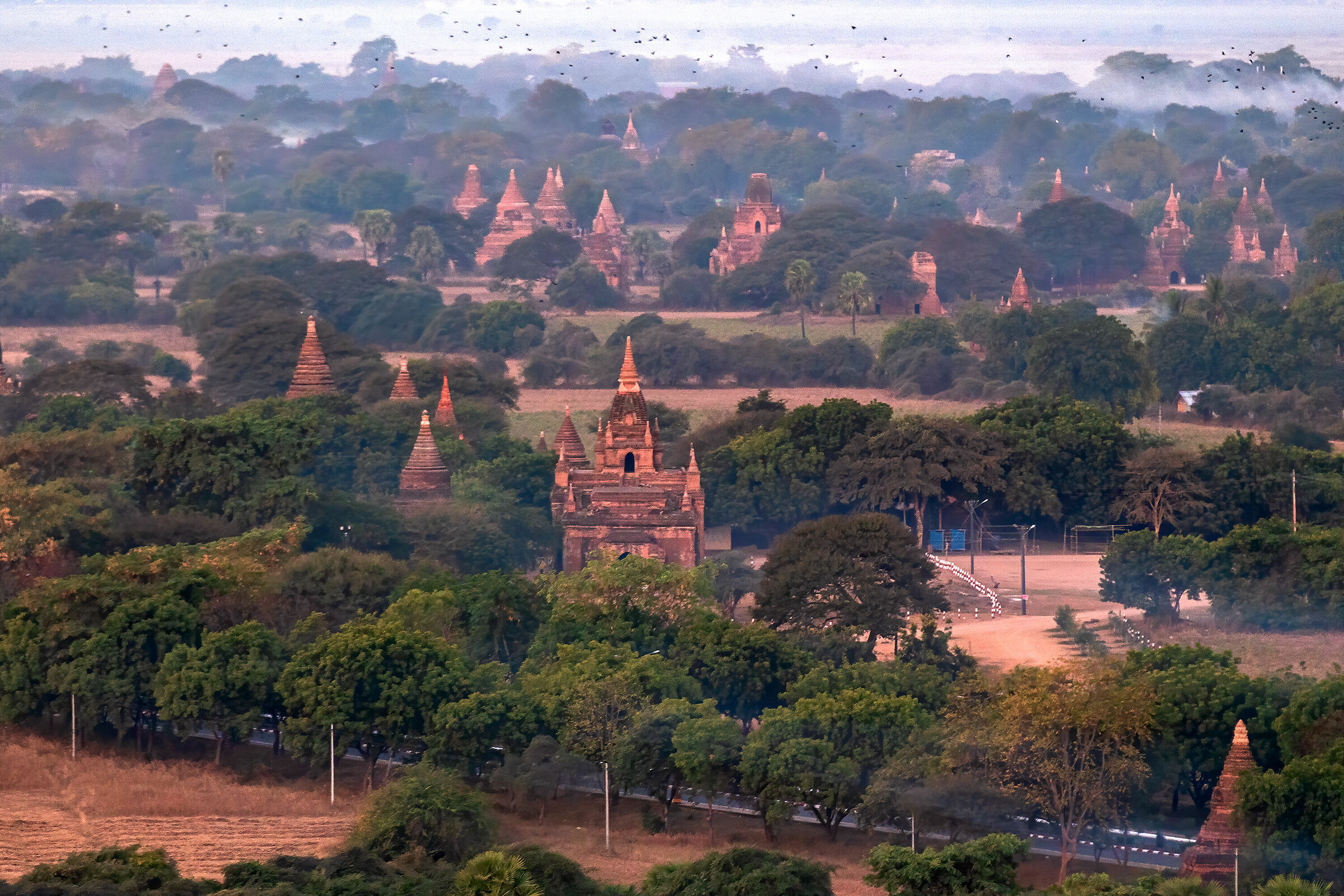 ...In volo su Bagan...