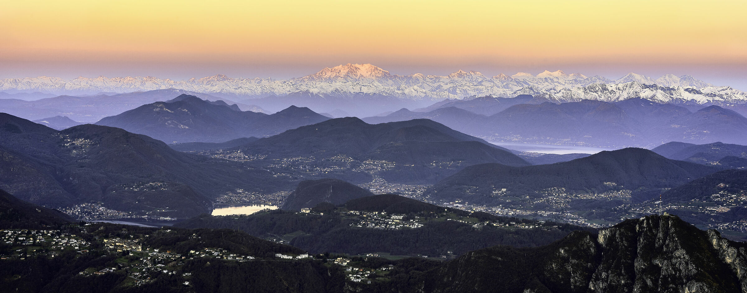 Vista sulle Alpi all'alba