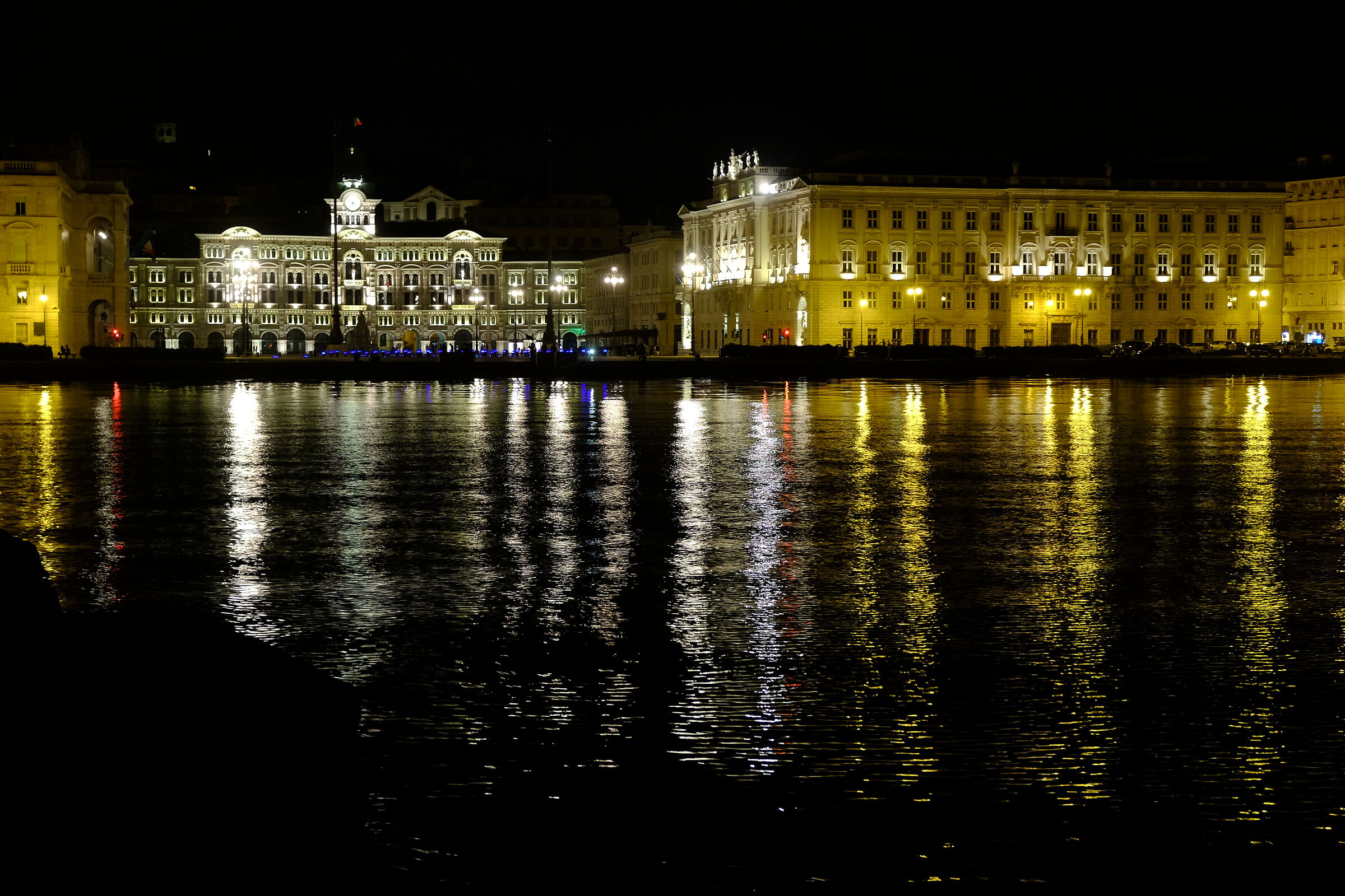 Trieste di notte. Dal Molo Audace
