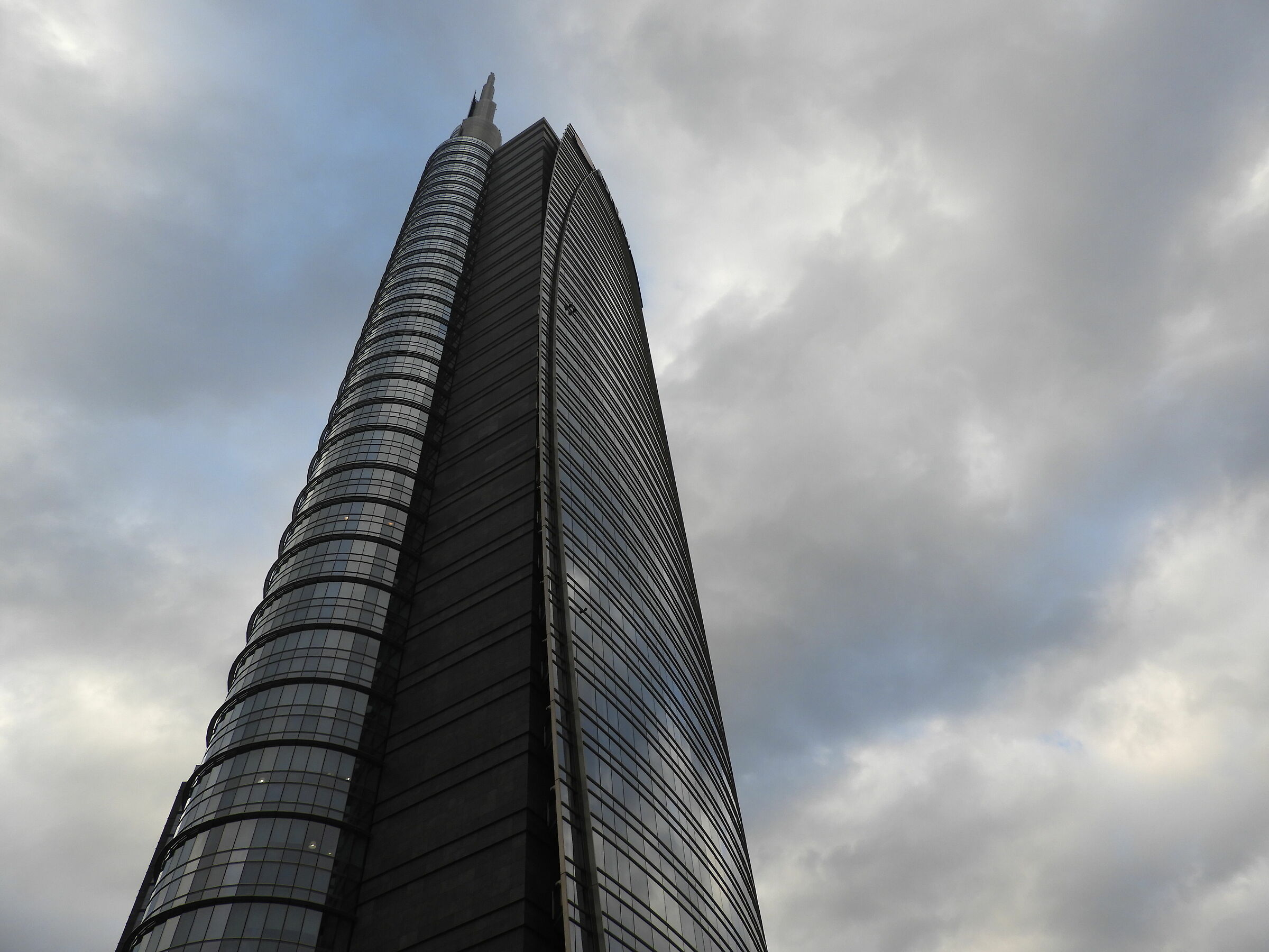 Piazza Gae Aulenti Torre Unicredit
