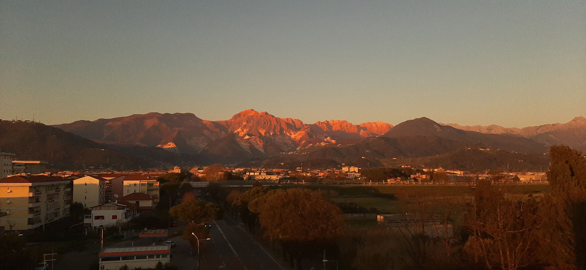 THE APUAN ALPS IN RED