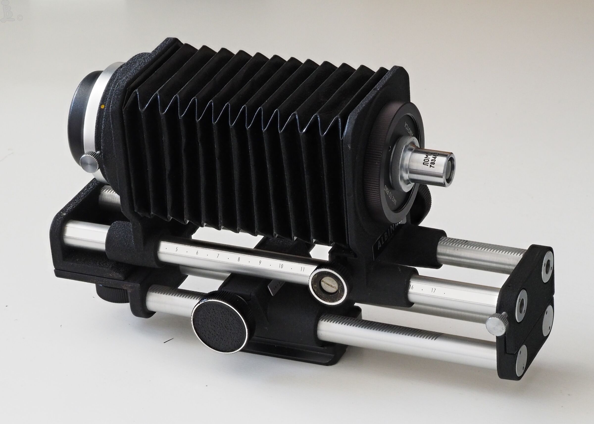 Slitta per obiettivi microscopio