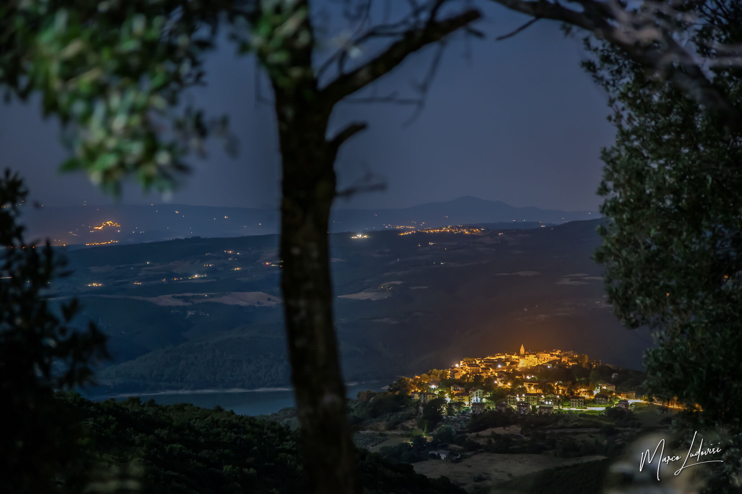 Civitella del Lago di notte