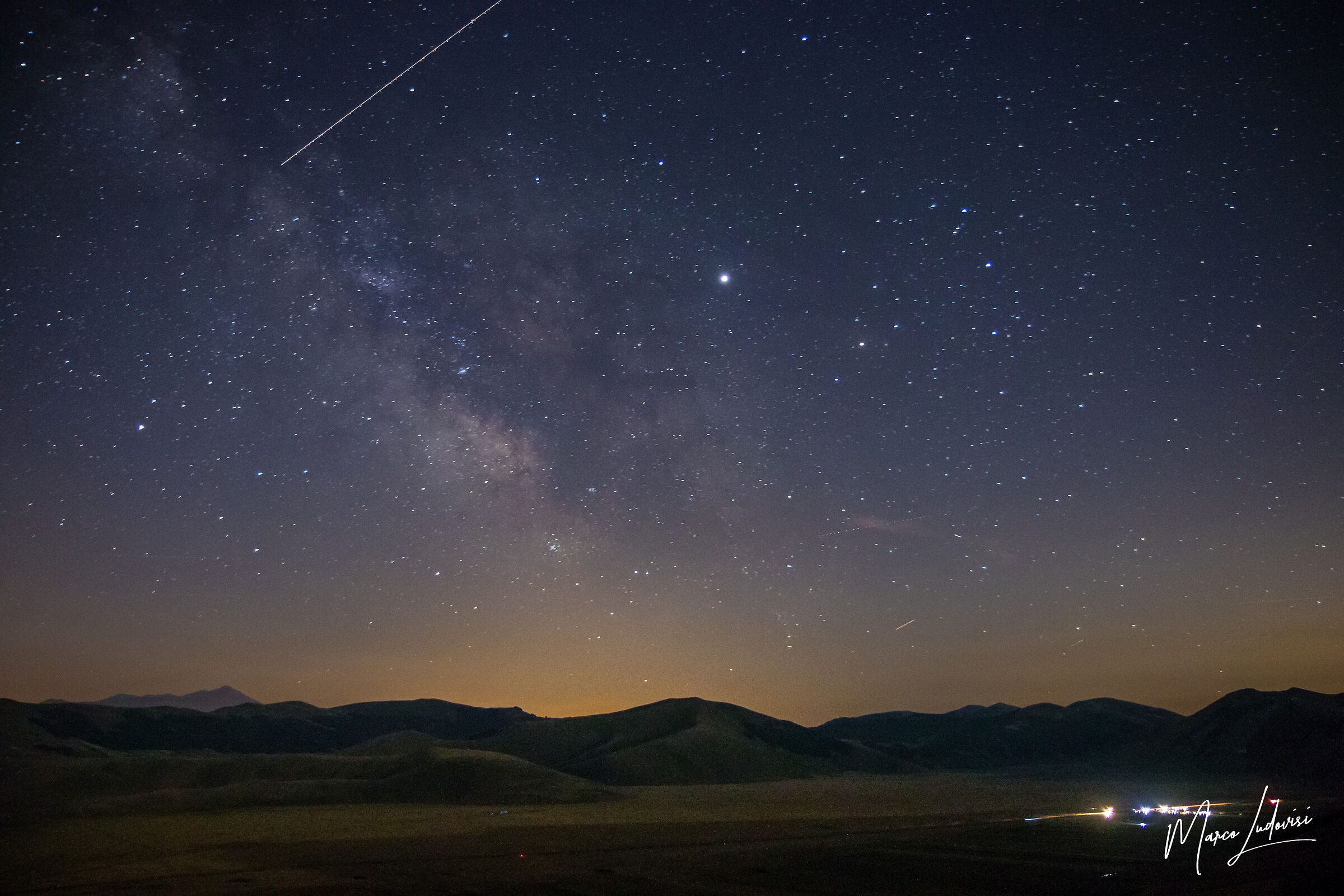 Notte "lattea" sul Pian Grande a Castelluccio di N...