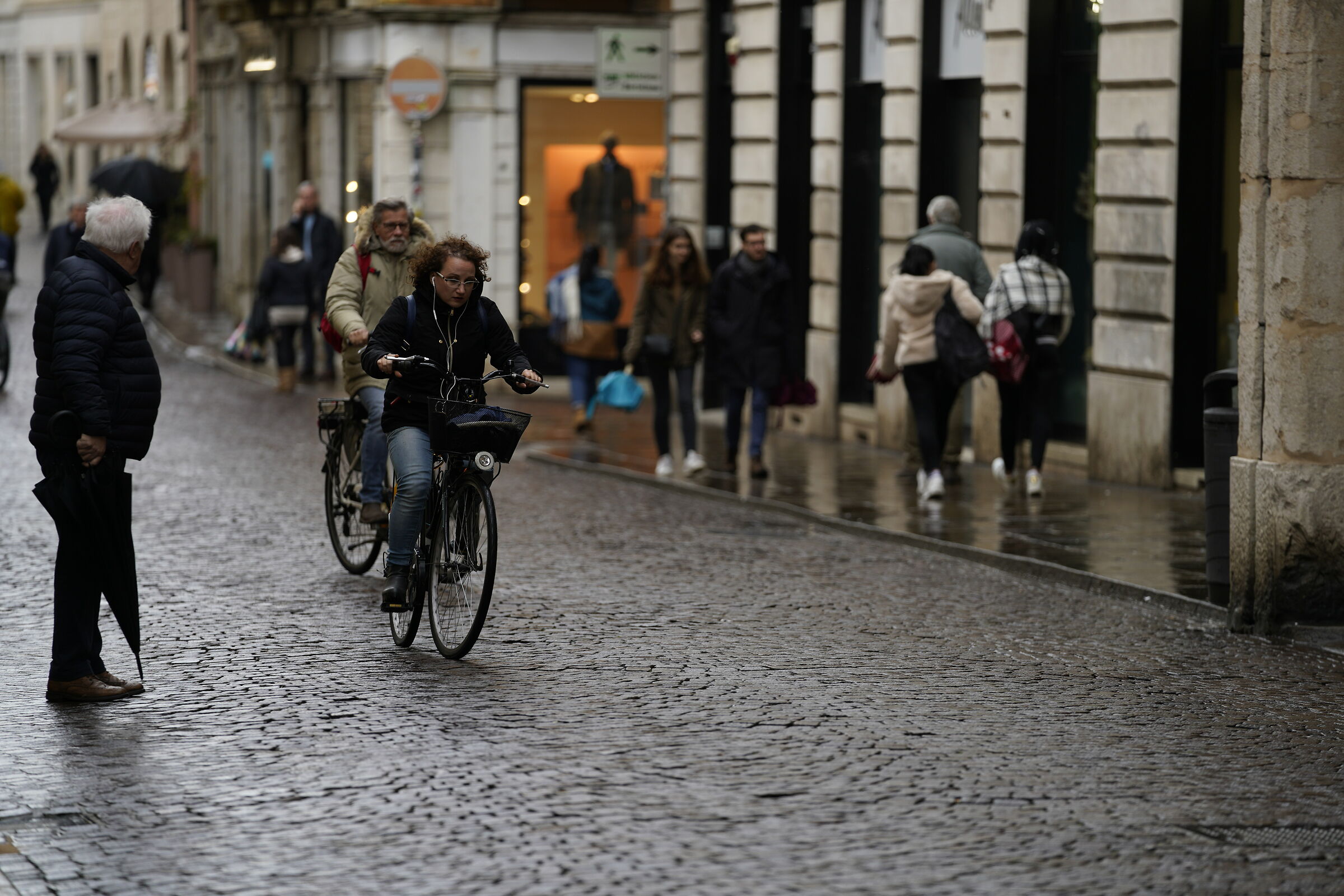Sfrecciando in città, durante la normalità