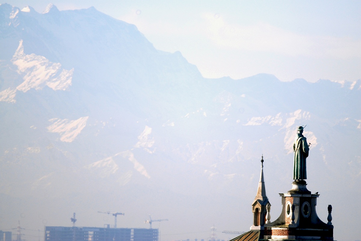 Mountains taken from the center of Milan