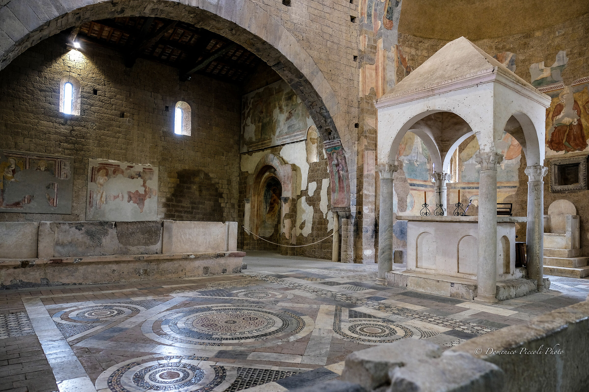 Tuscania-Basilica di S.Pietro-particolare abside-