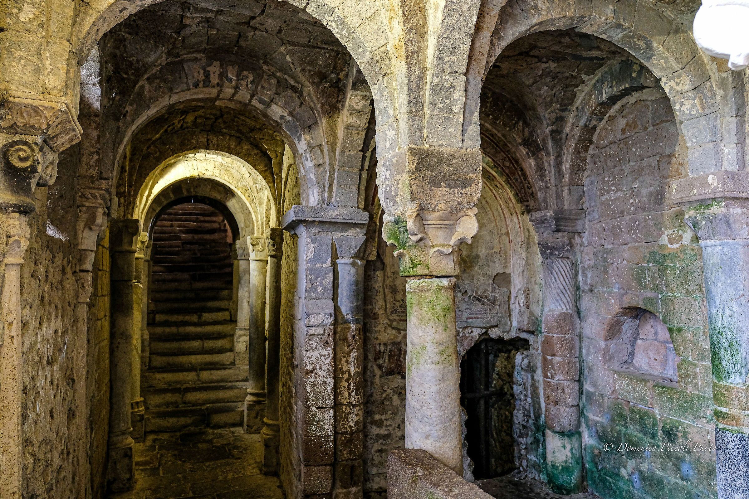 Tuscania-Basilica di S.Pietro-ingresso Cripta-