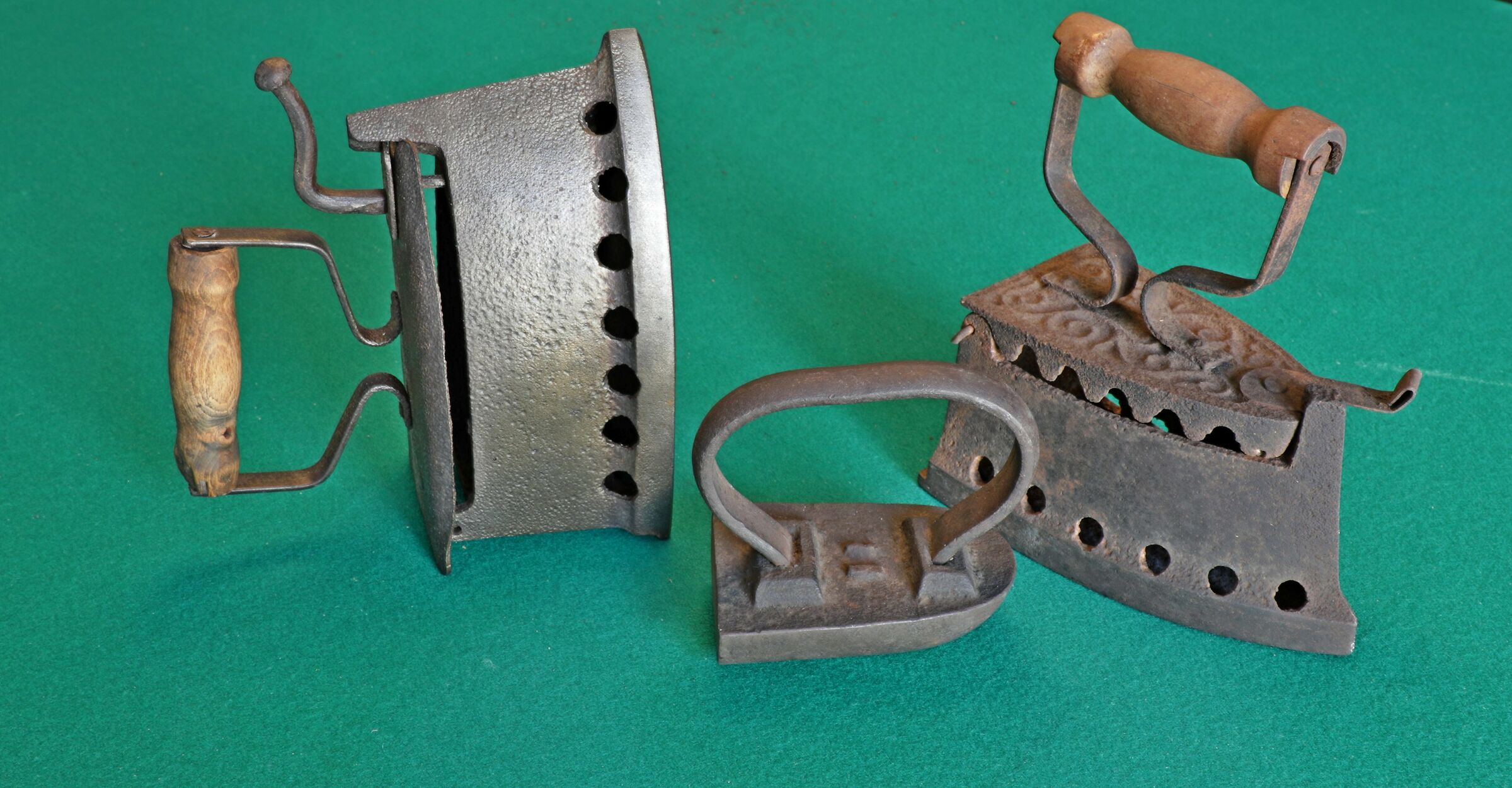 Così stiravano una volta......anche i colletti!