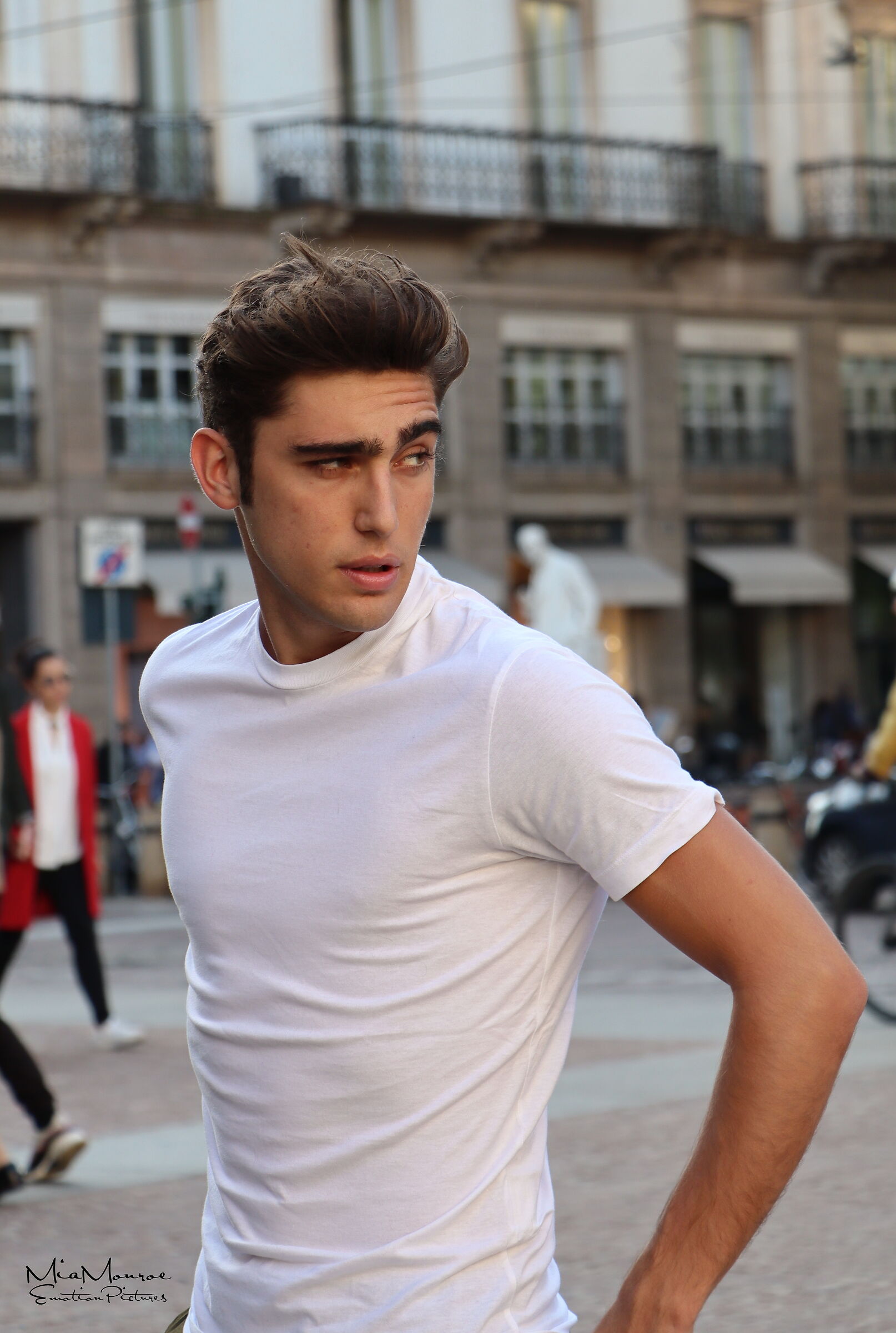 Ale, Piazza della Scala, Milan