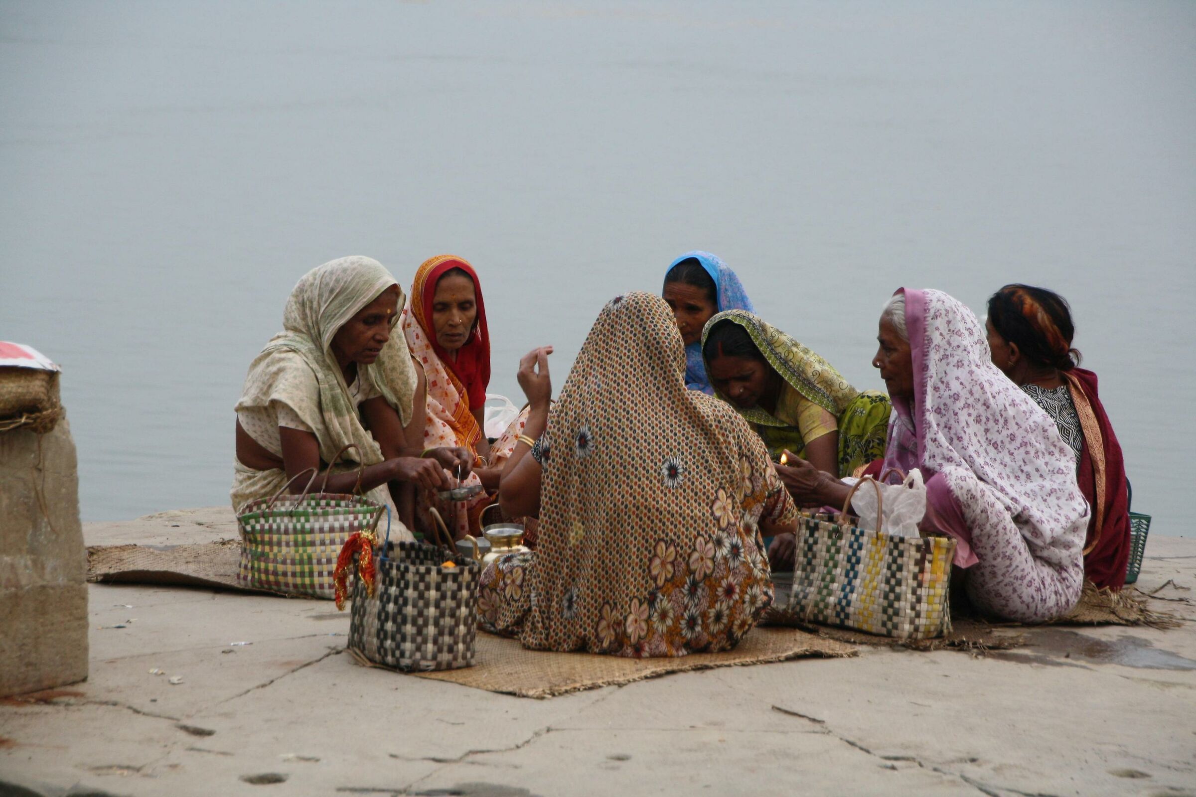Donne in raccoglimento
