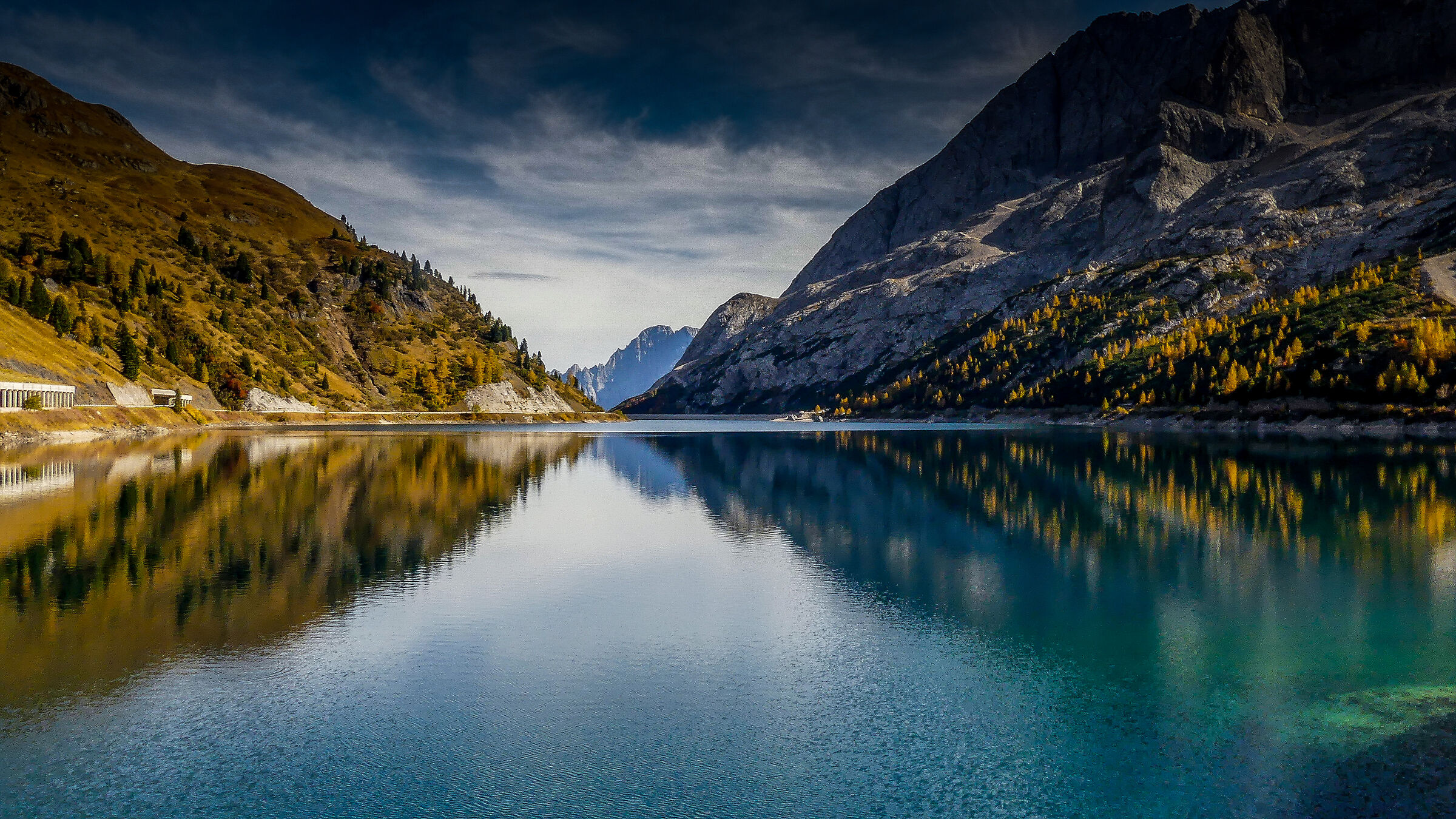 lago fedaia, sullo sfondo il civetta