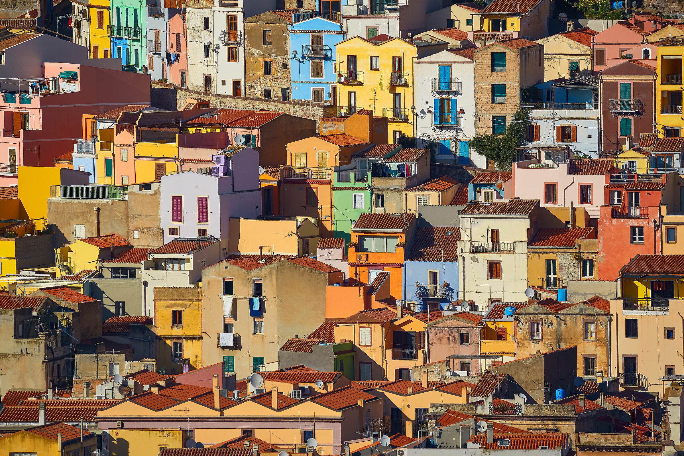 Bosa la città dei colori