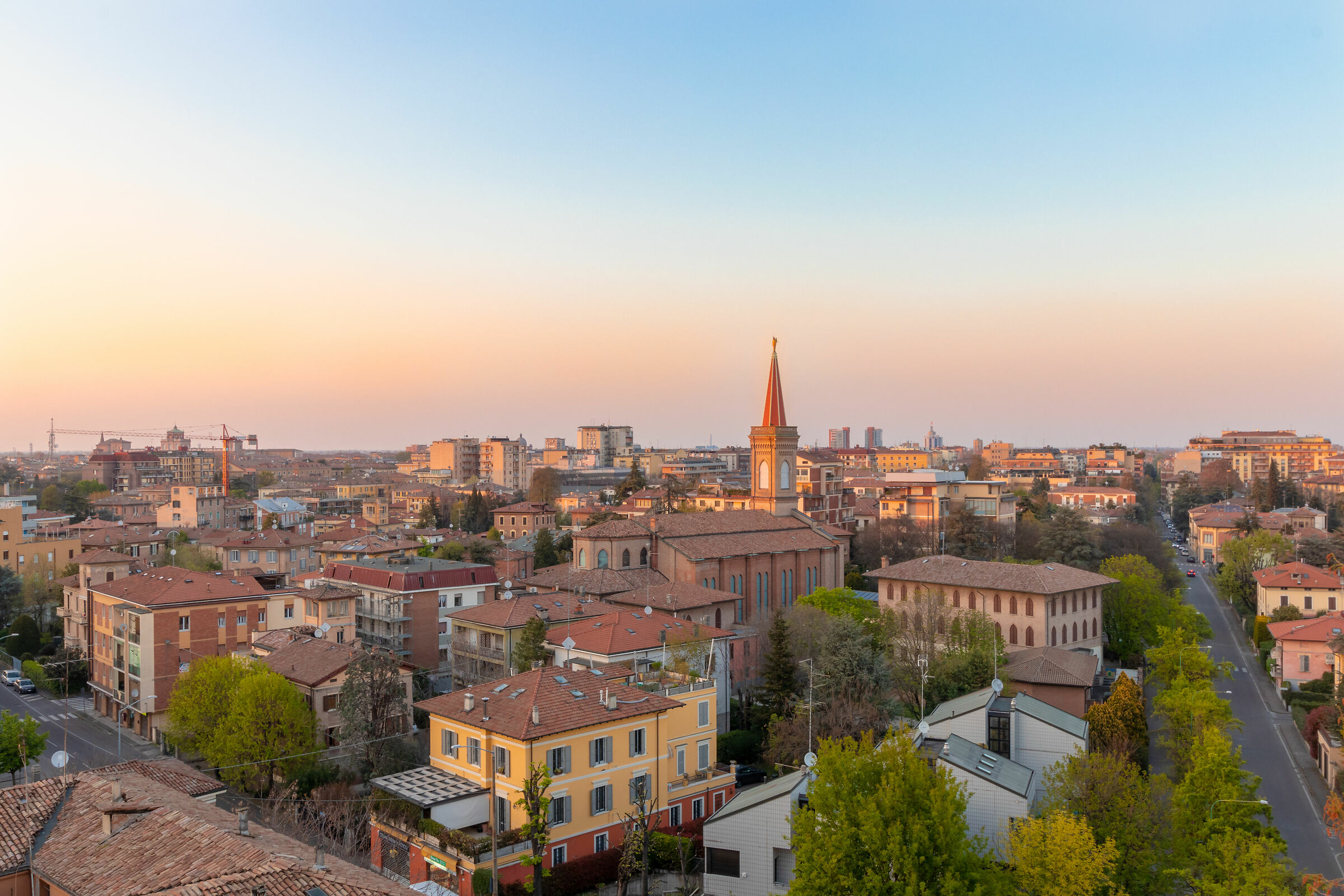 Inizio del tramonto su Modena