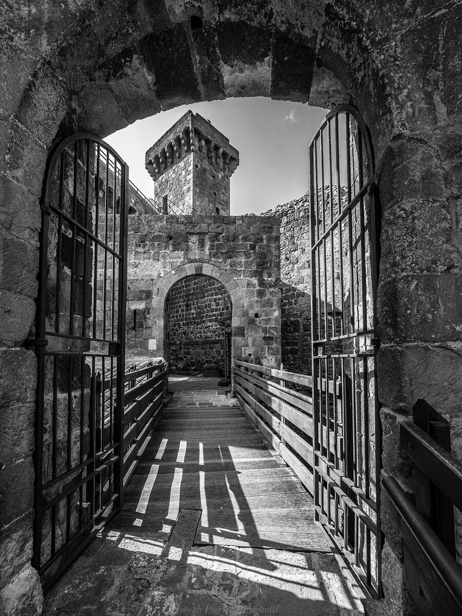 se spalanchi il cancello, il limite si fa soglia