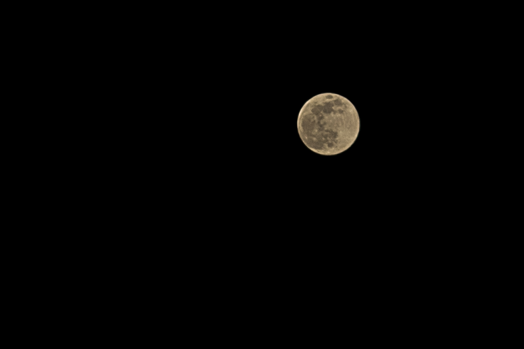 Luna 07/04/2020 d3400 50mm f/1.8 1/3200sec iso 100