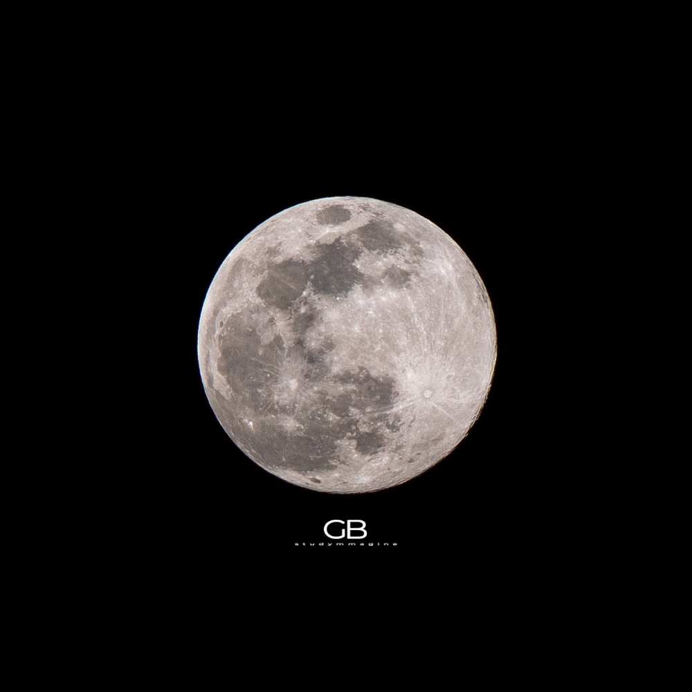 Luna con crop 1:1
