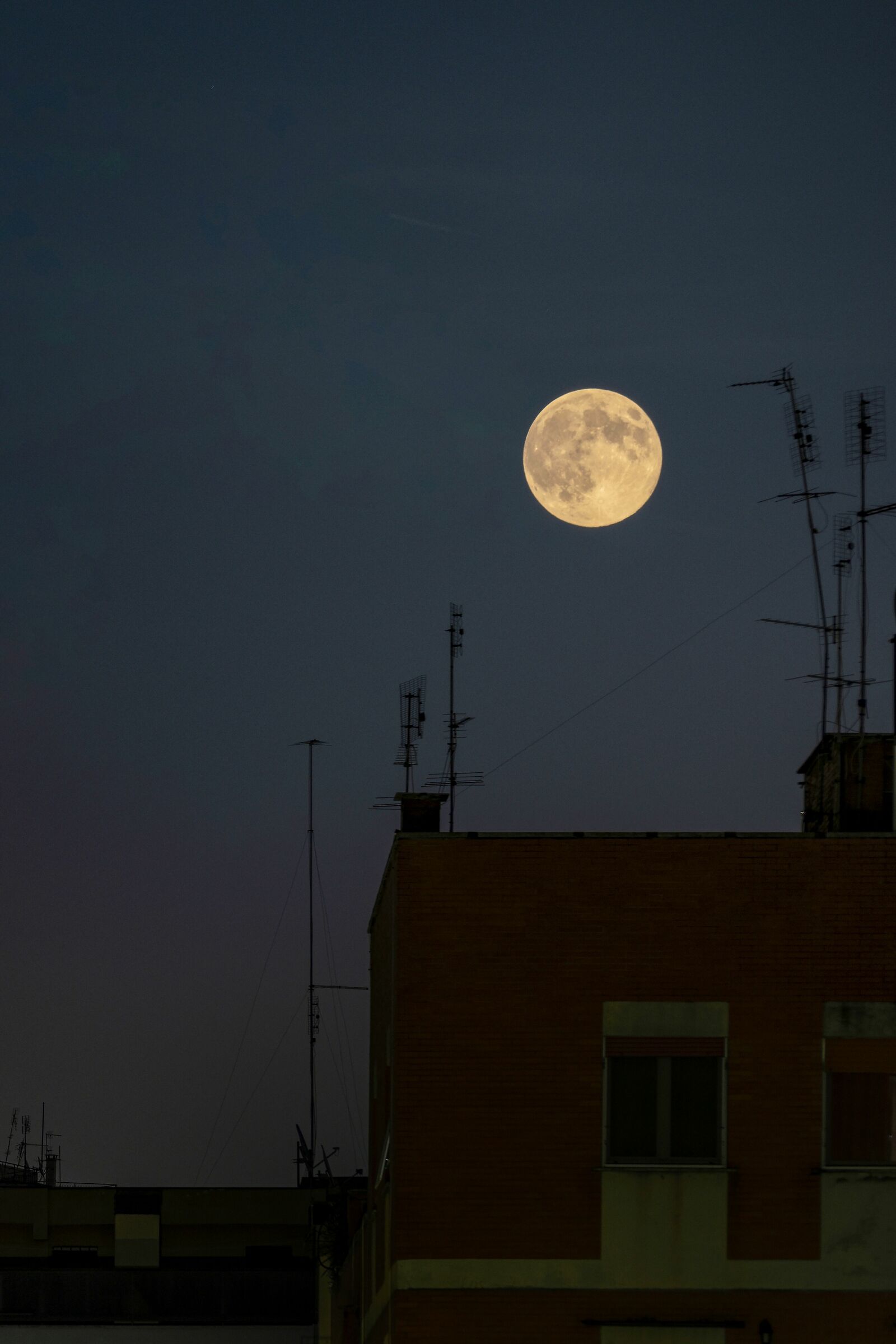 Superluna al tempo del coronavirus